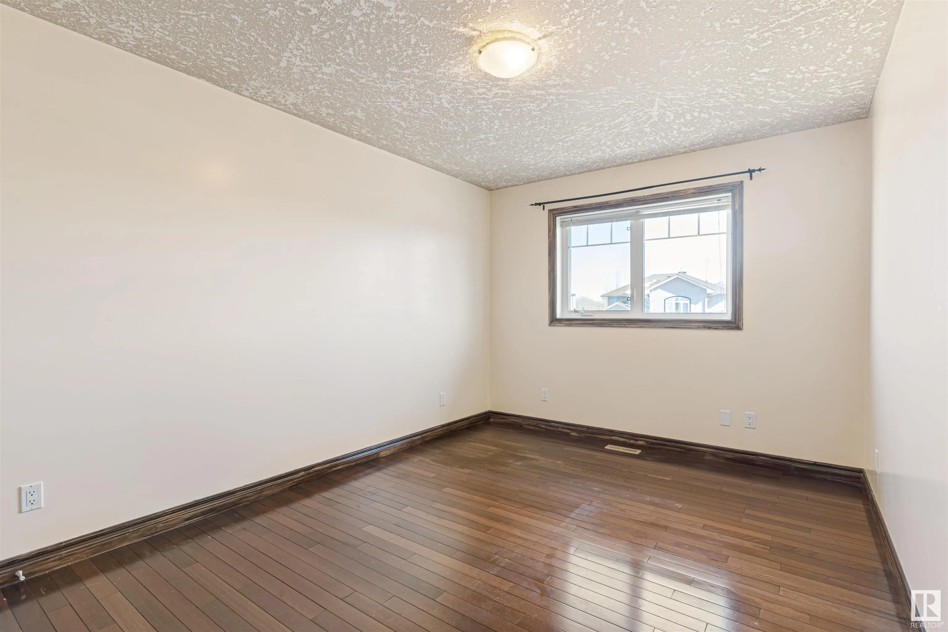 126 ANISE Close