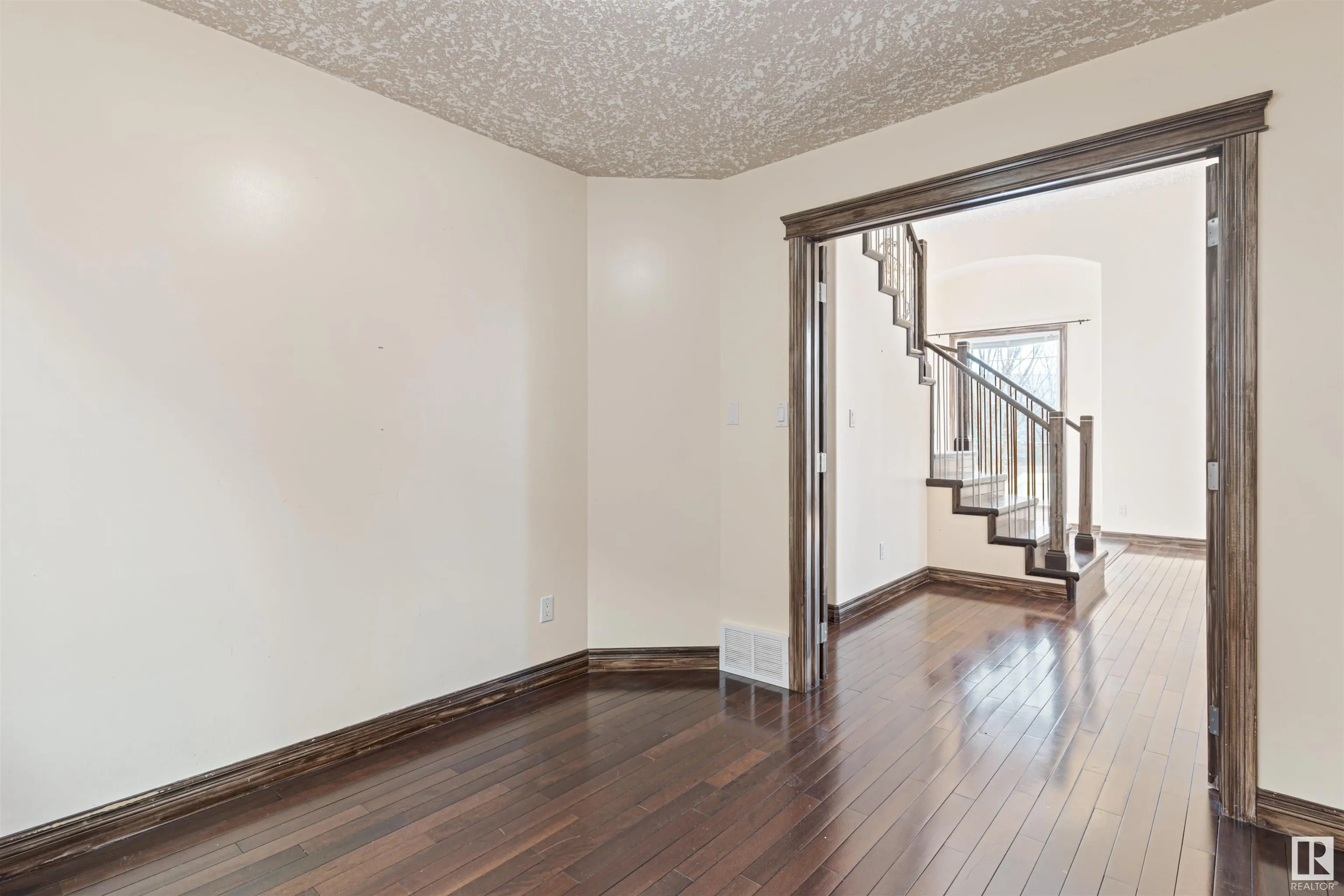 126 ANISE Close