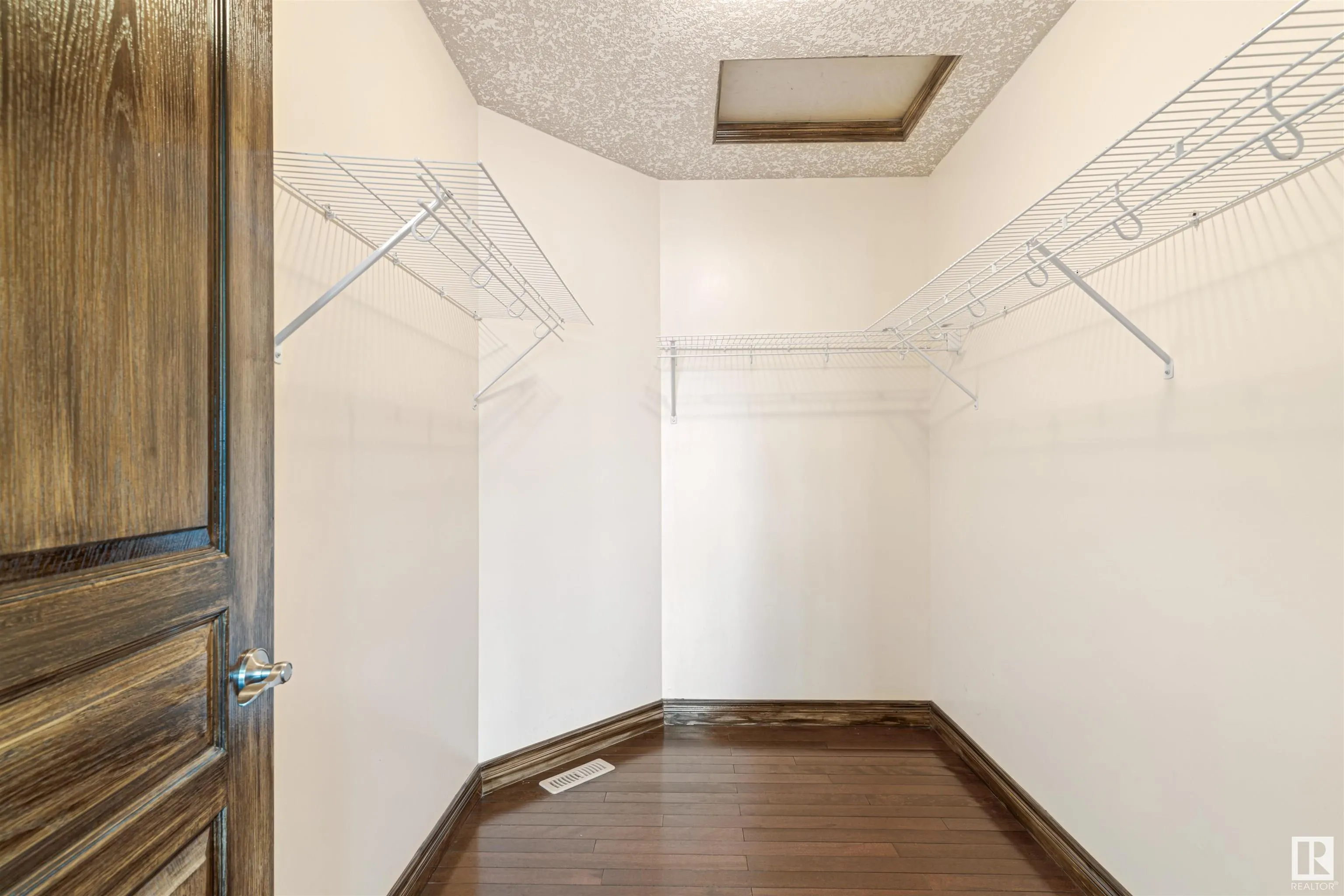 126 ANISE Close