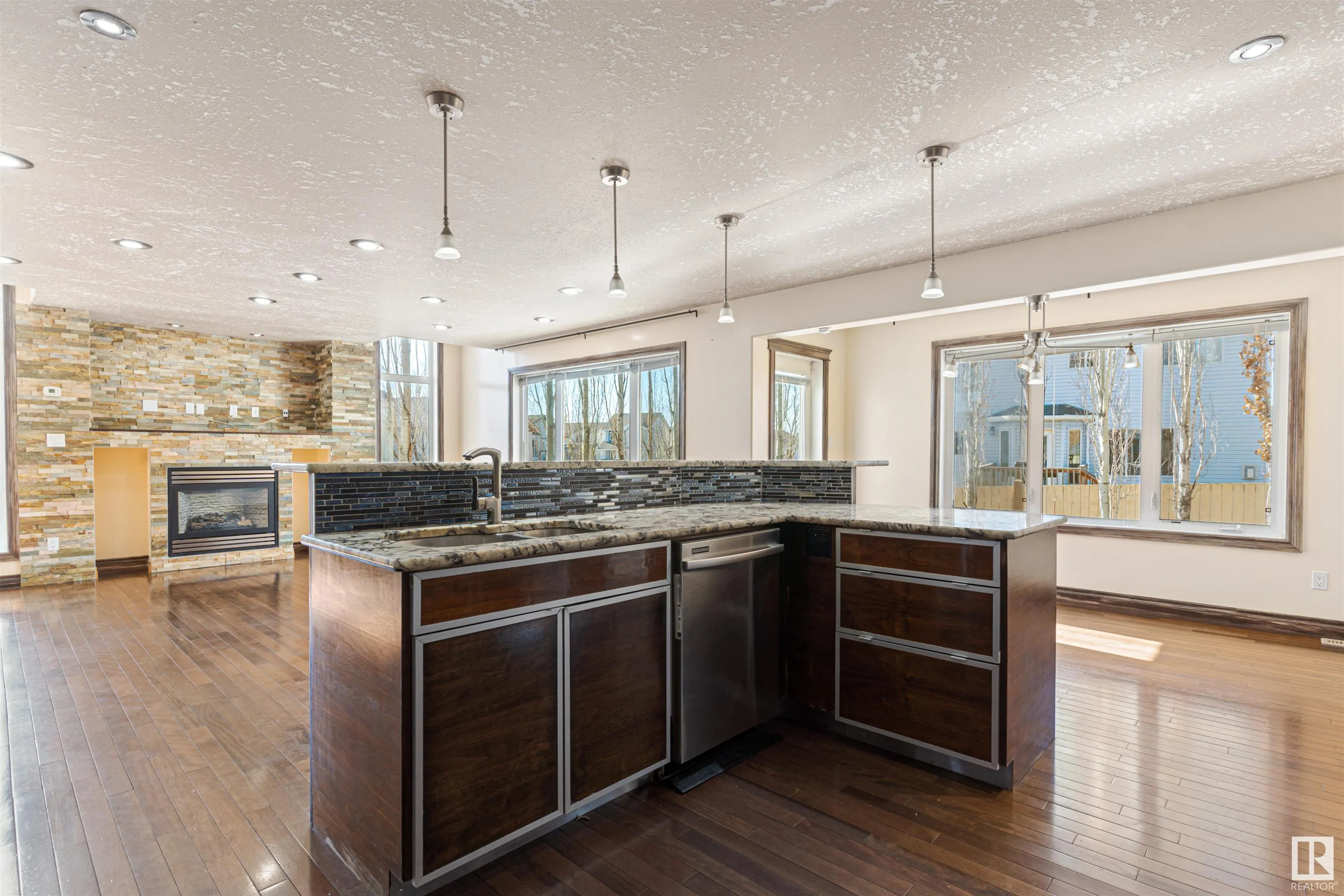 126 ANISE Close