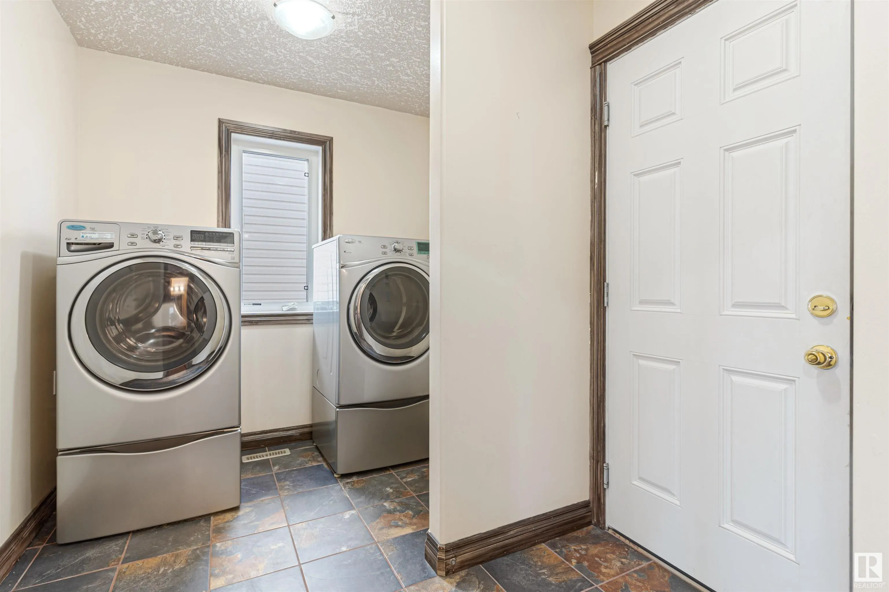 126 ANISE Close