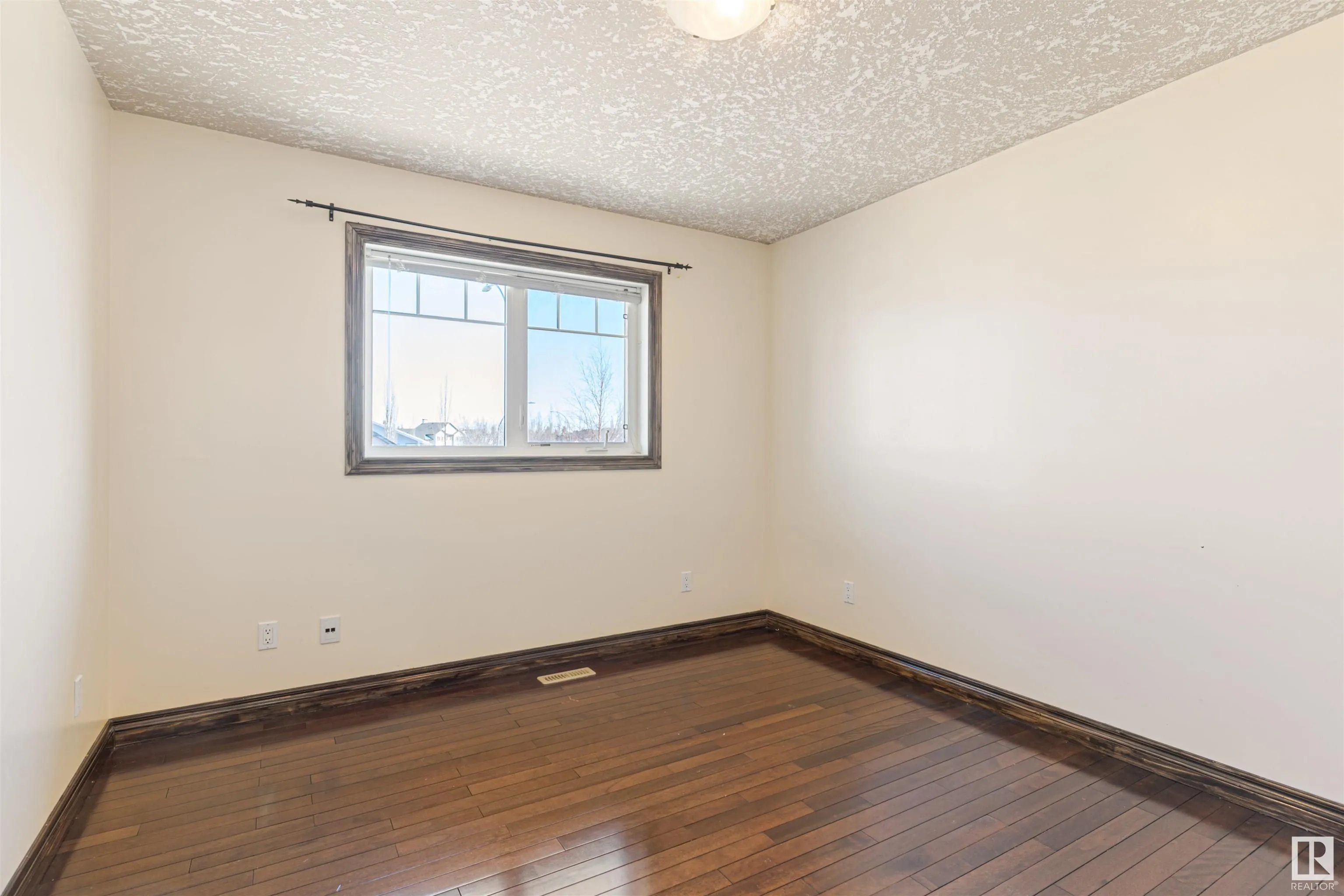 126 ANISE Close