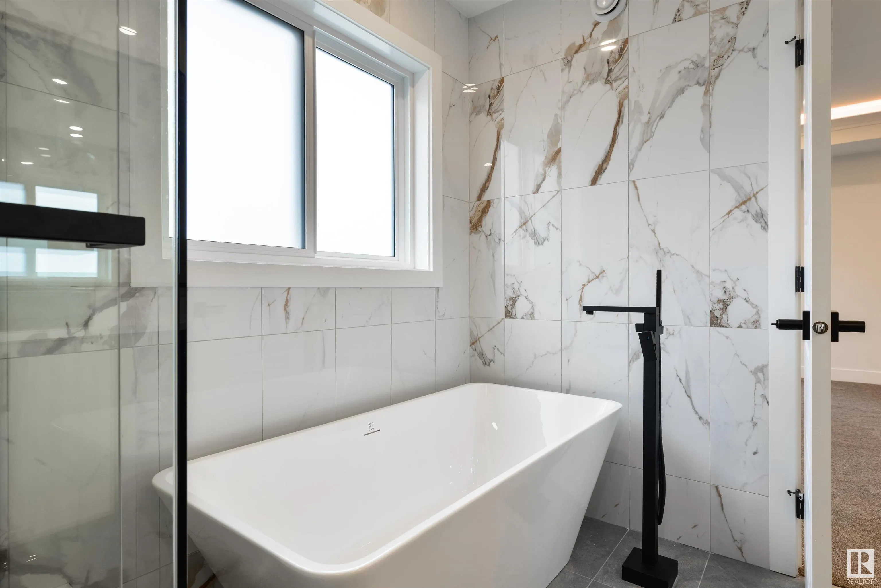 100 RUE MONETTE