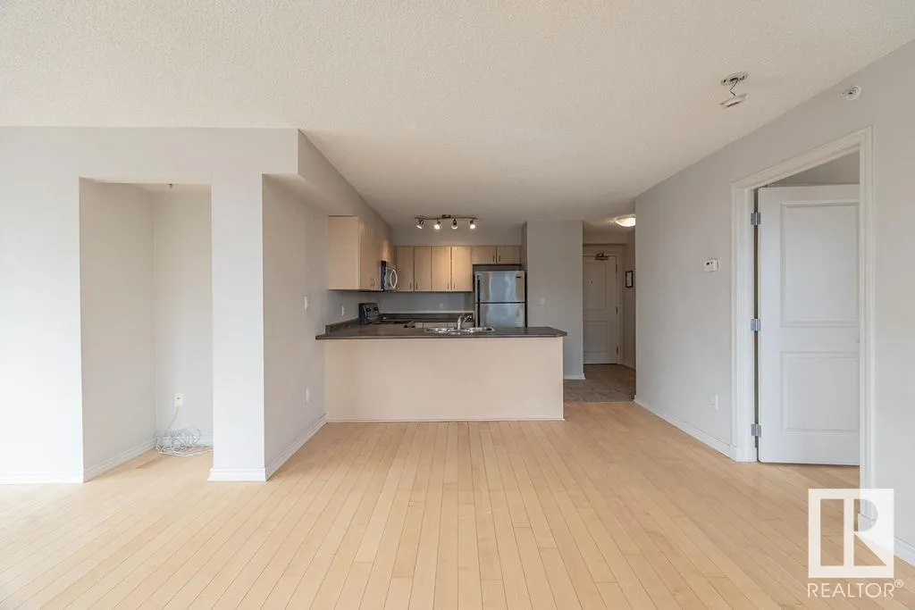 10180 104 Street