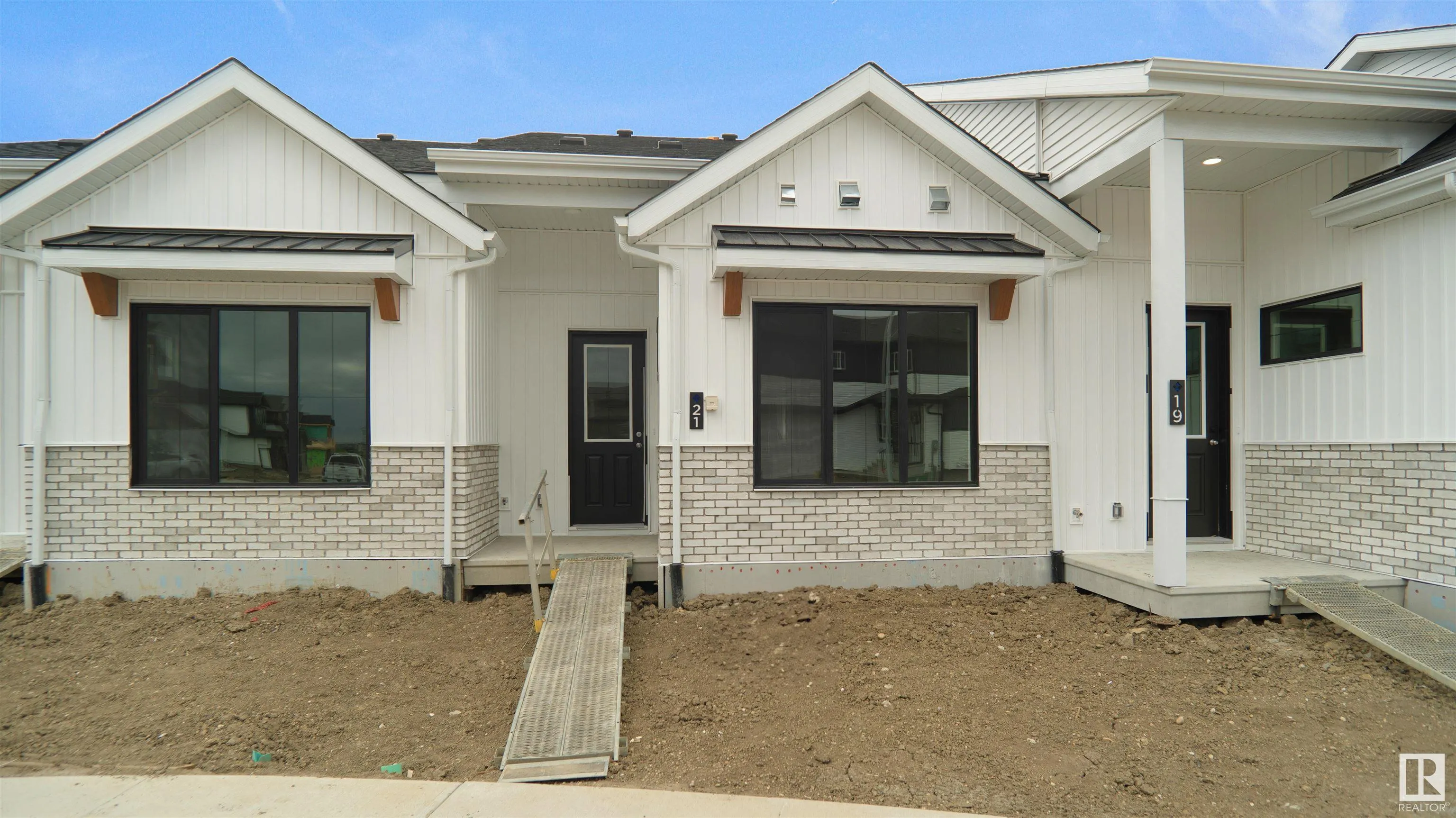 21 DEER MEADOW Crescent