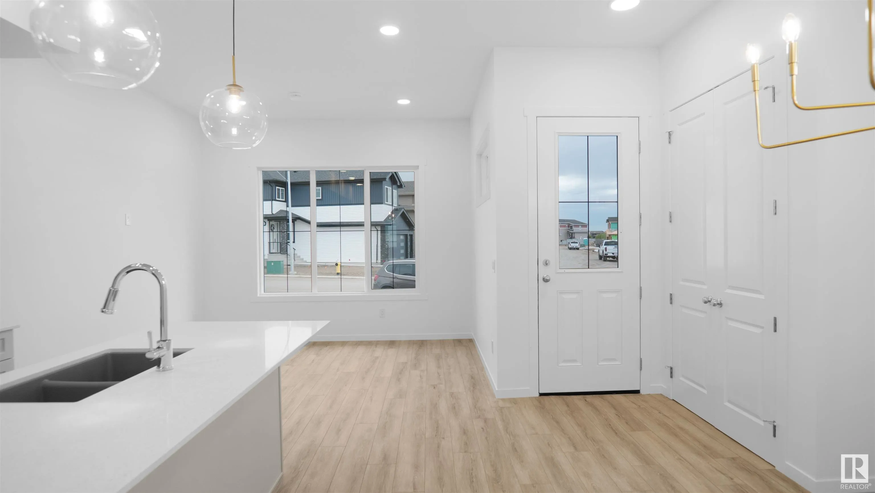 21 DEER MEADOW Crescent