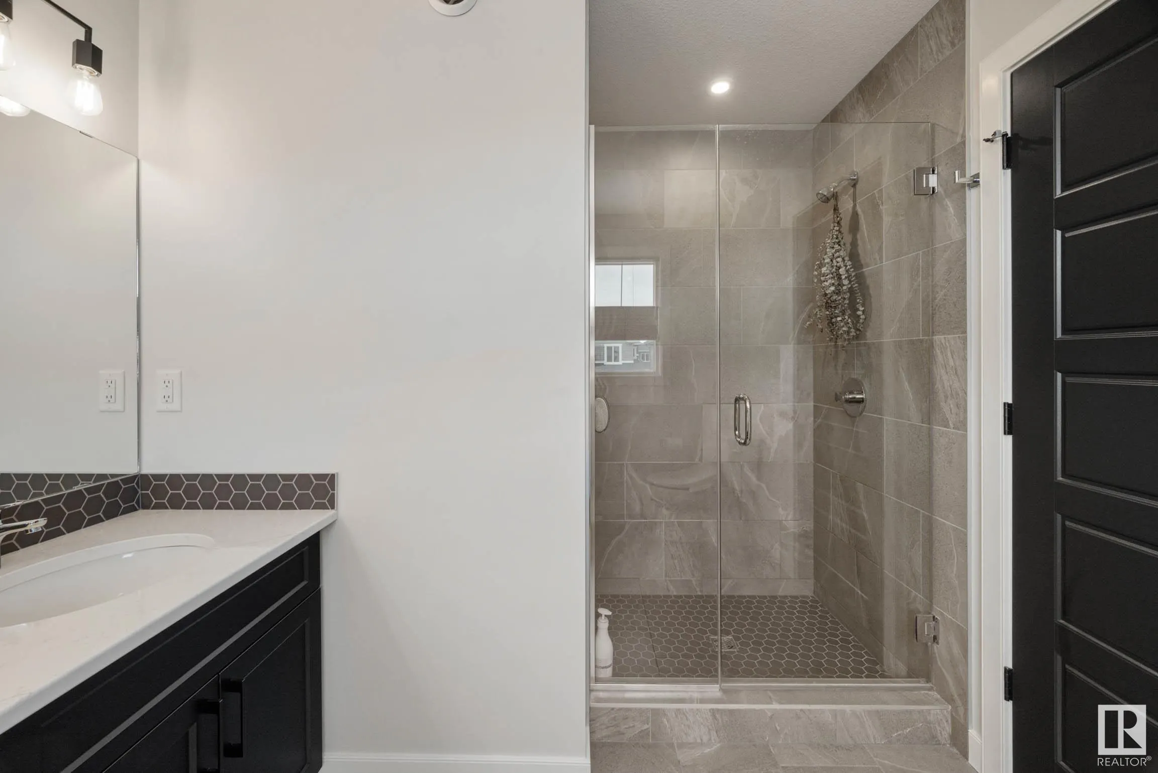 60 REDSPUR Drive