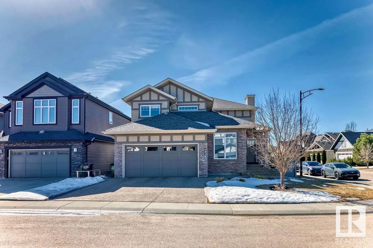 4323 WHITELAW Way