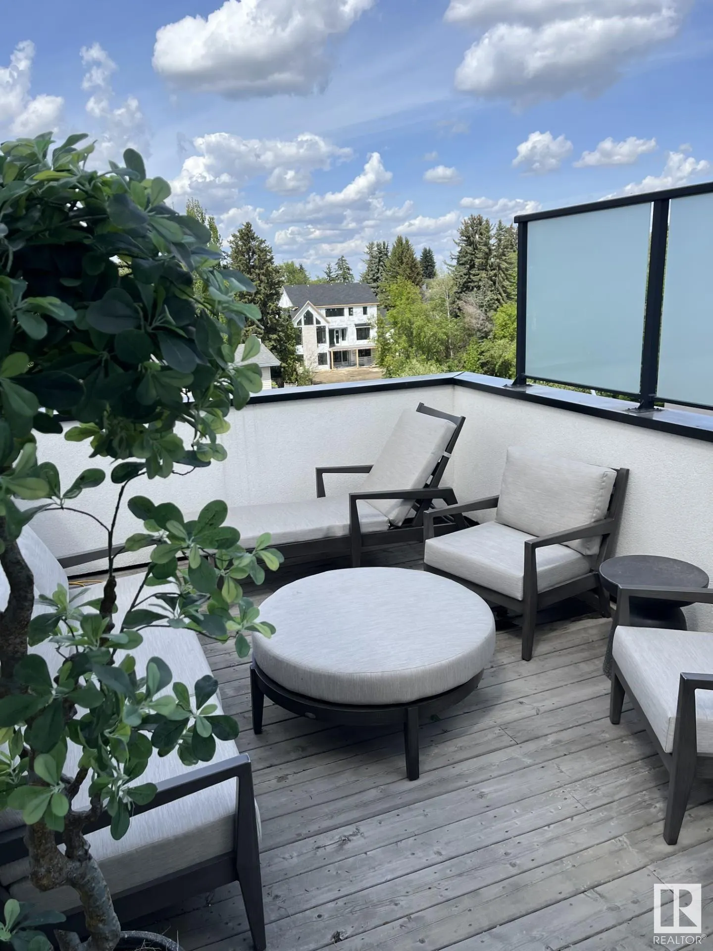 44A VALLEYVIEW Crescent
