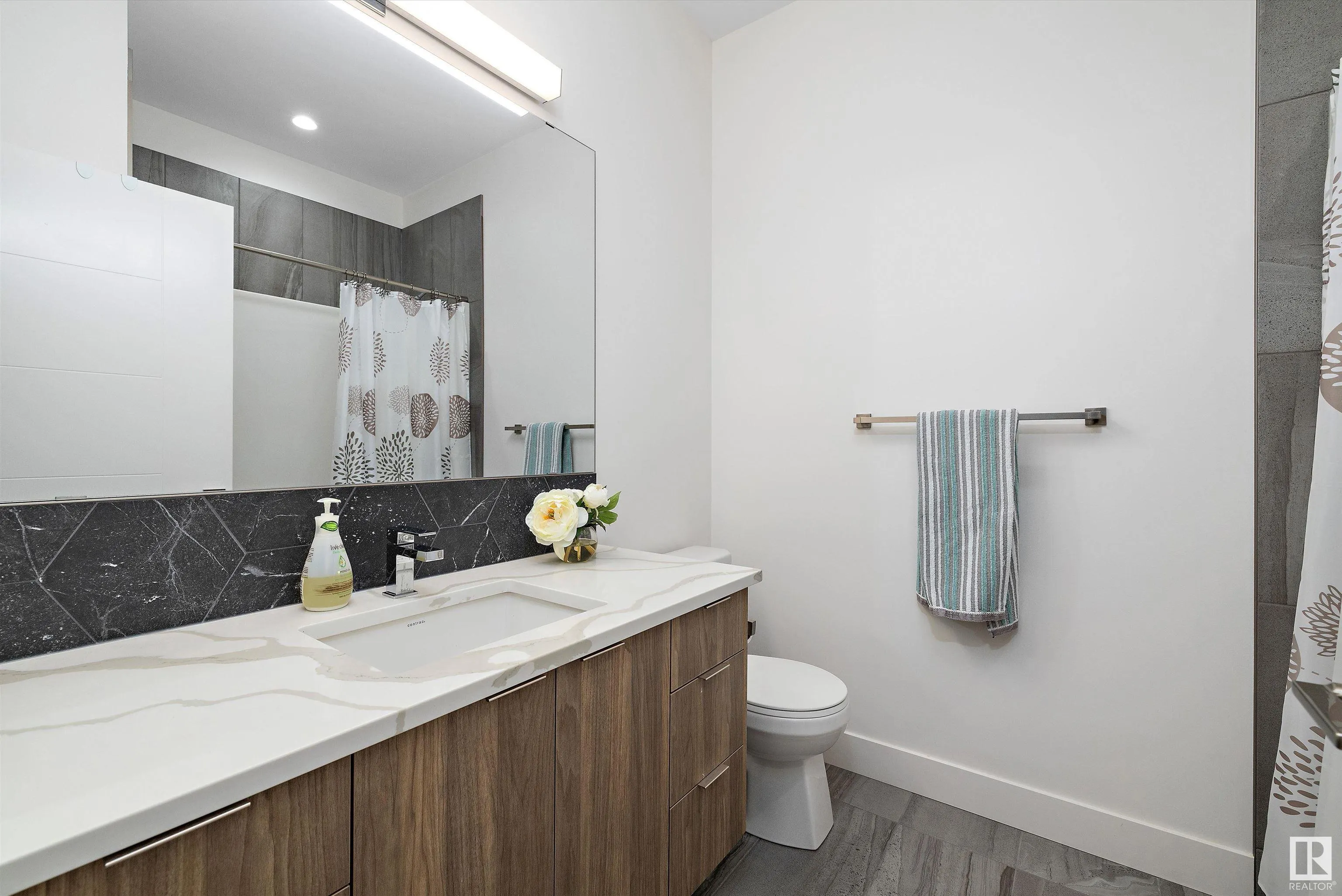 44A VALLEYVIEW Crescent