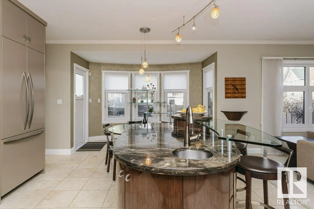 11 WELLINGTON Crescent