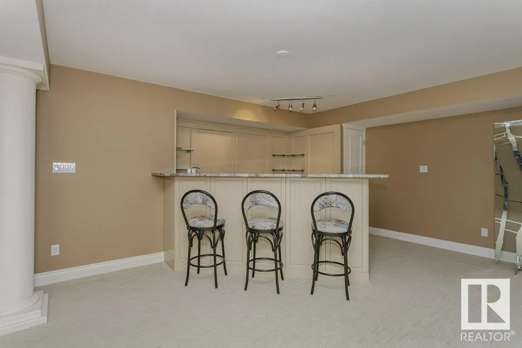 11 WELLINGTON Crescent