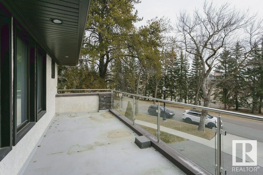 11 WELLINGTON Crescent