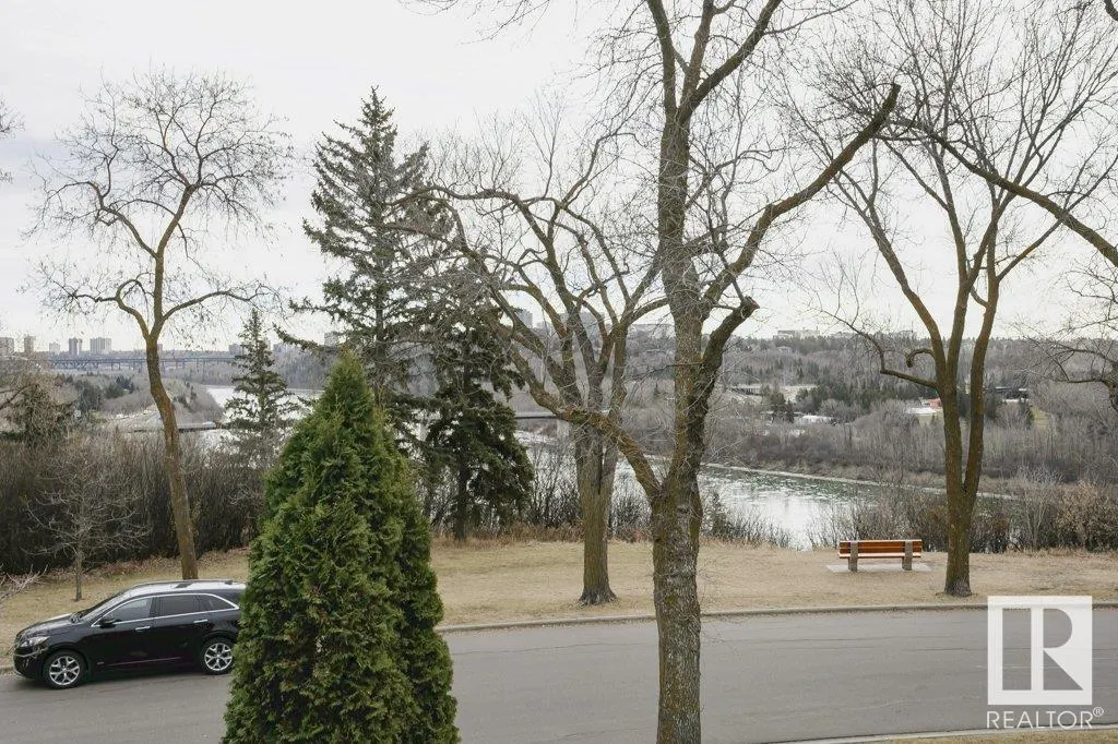 11 WELLINGTON Crescent