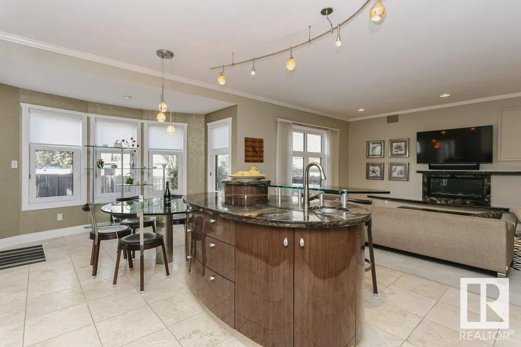 11 WELLINGTON Crescent