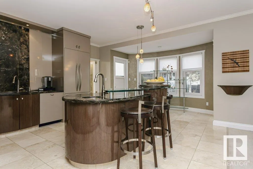 11 WELLINGTON Crescent