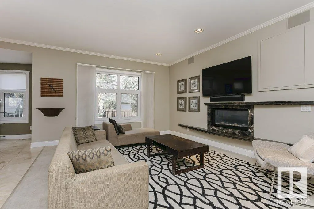 11 WELLINGTON Crescent