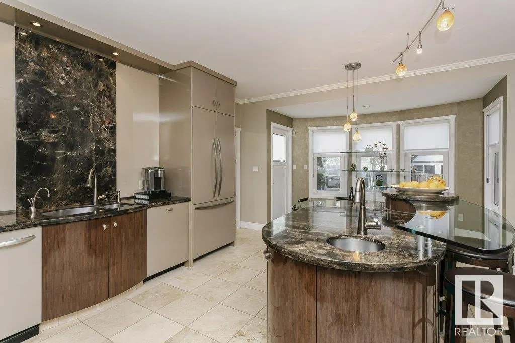 11 WELLINGTON Crescent