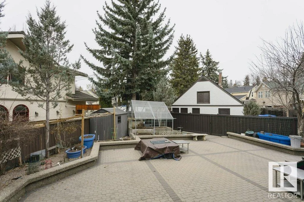 11 WELLINGTON Crescent