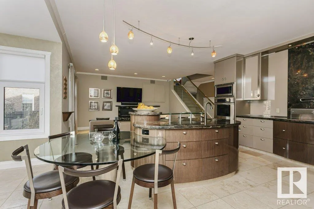 11 WELLINGTON Crescent