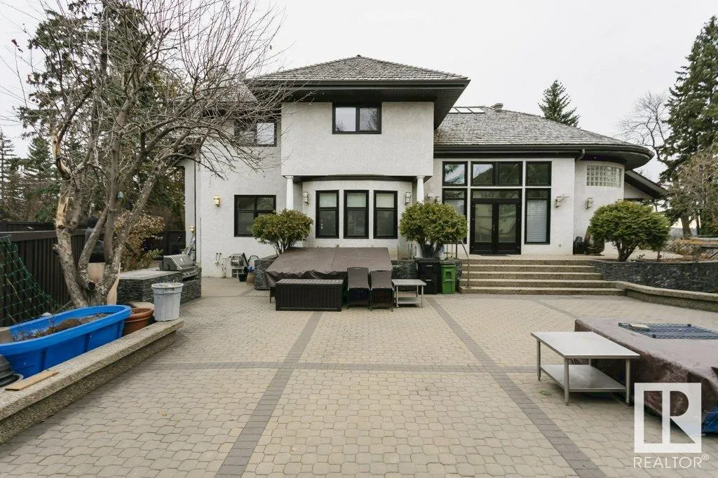 11 WELLINGTON Crescent