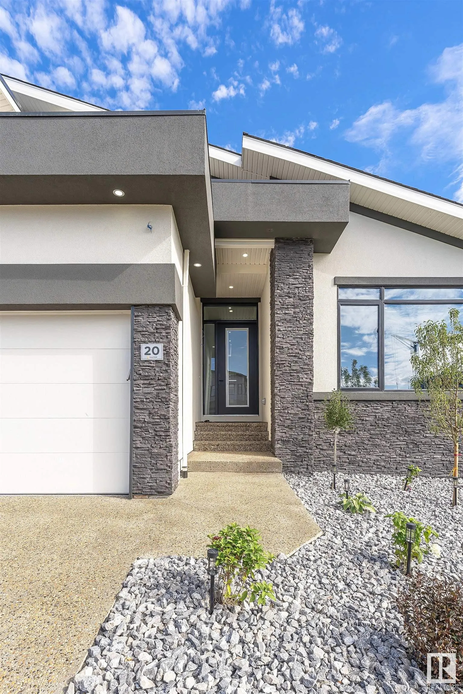 20 EASTON Close