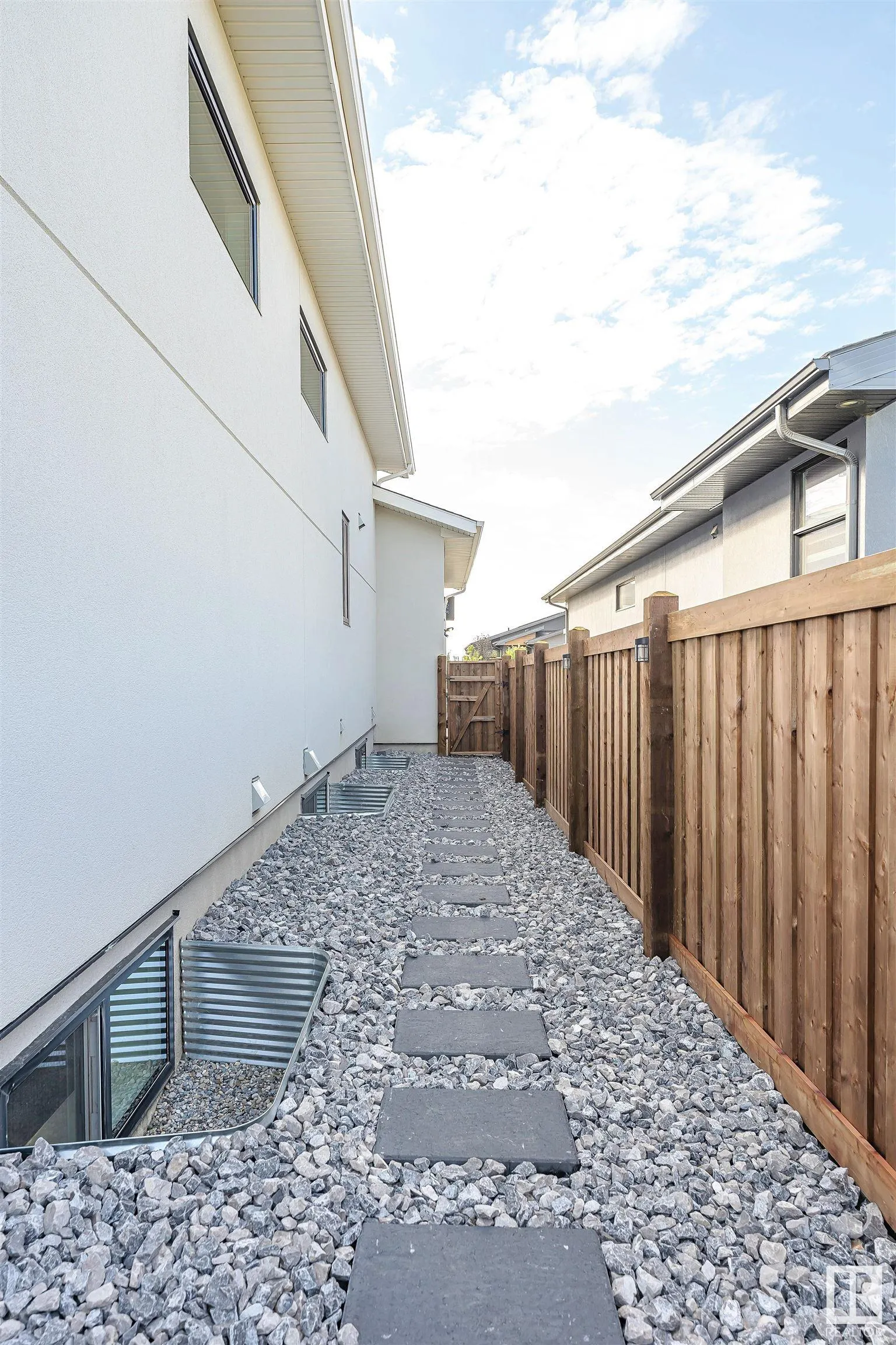 20 EASTON Close