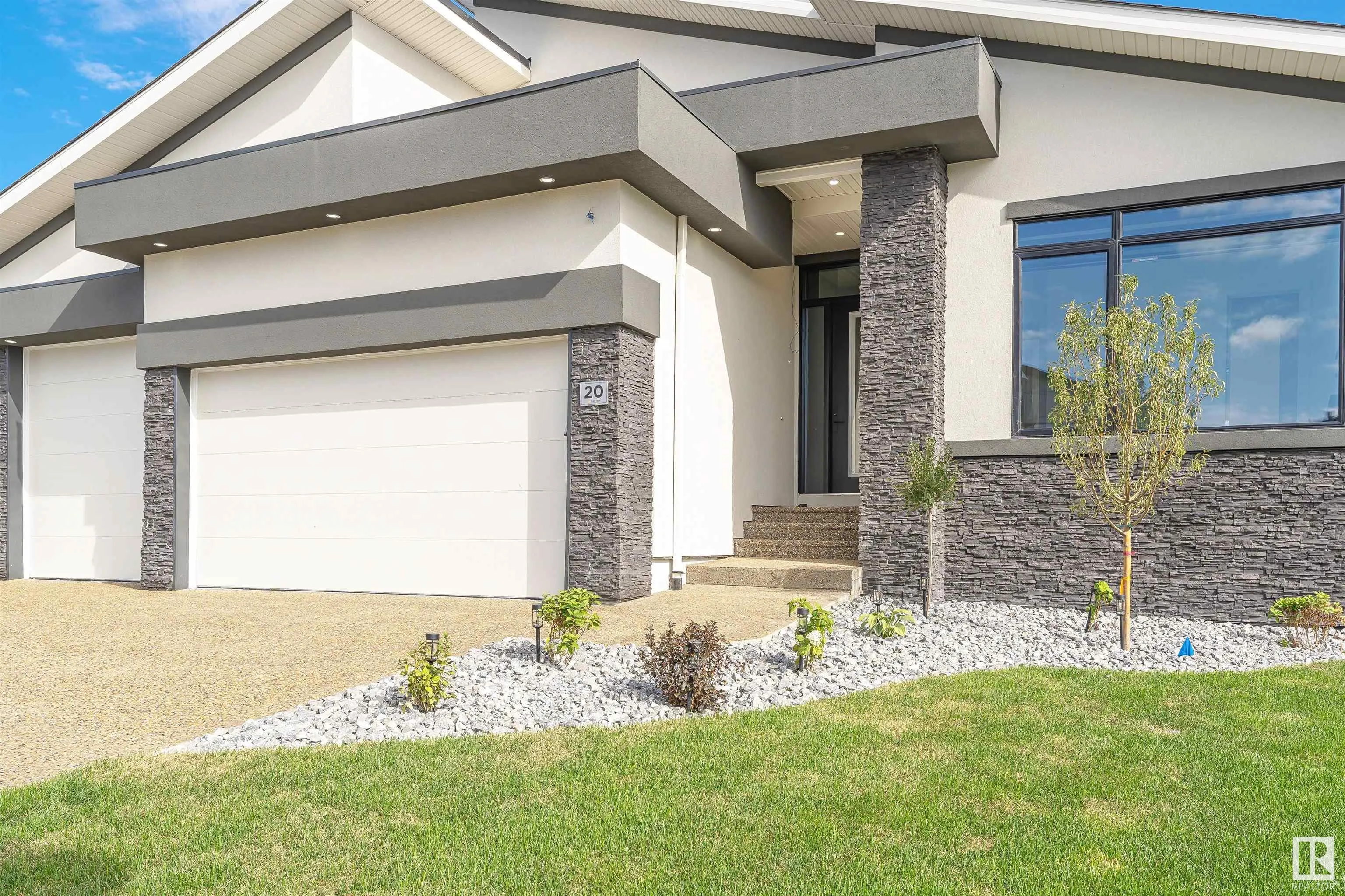20 EASTON Close