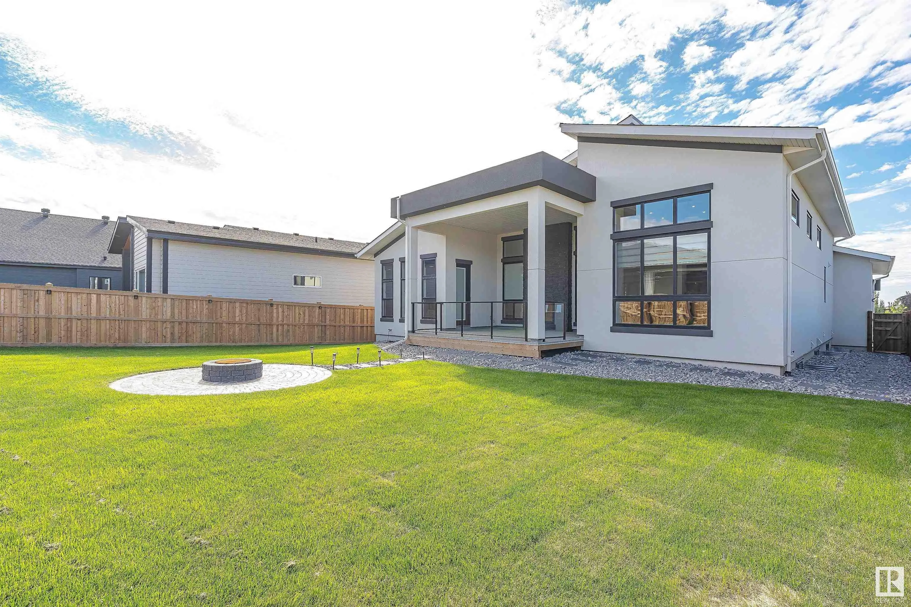 20 EASTON Close