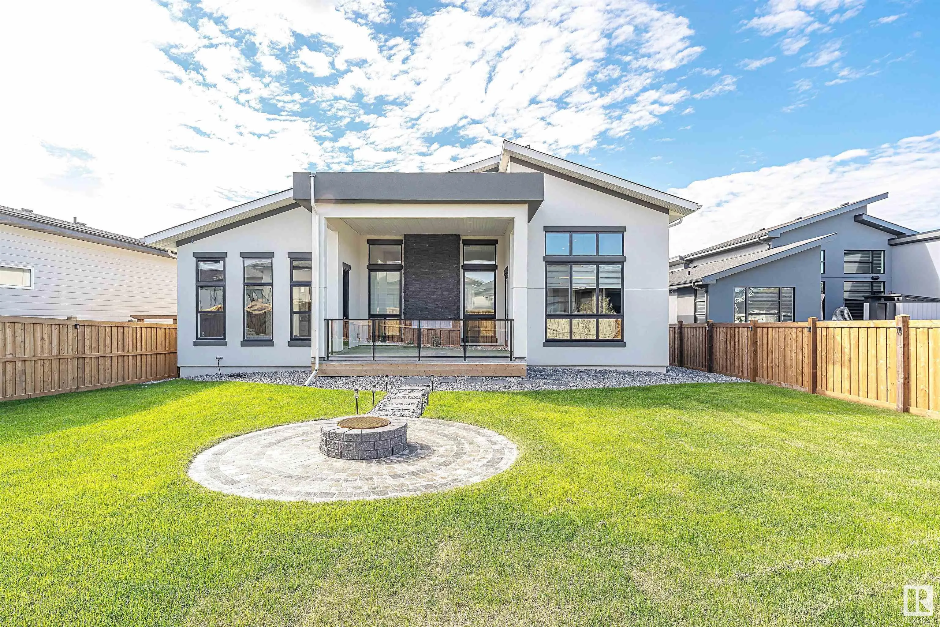 20 EASTON Close