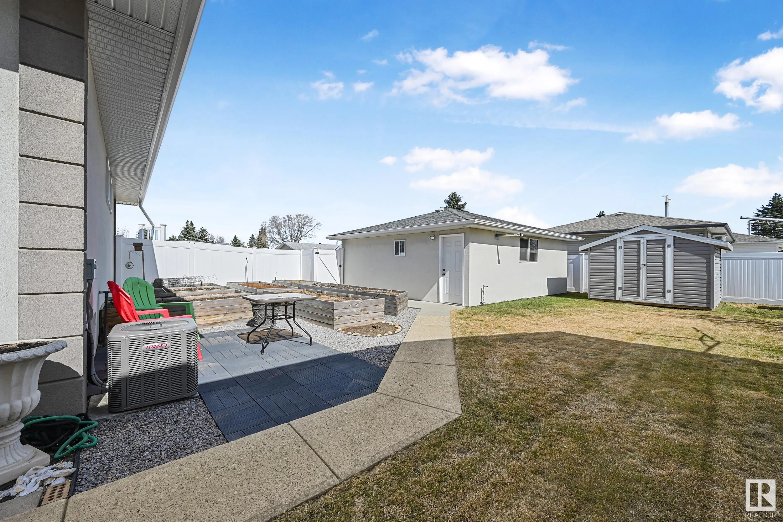 26 GLACIER Crescent