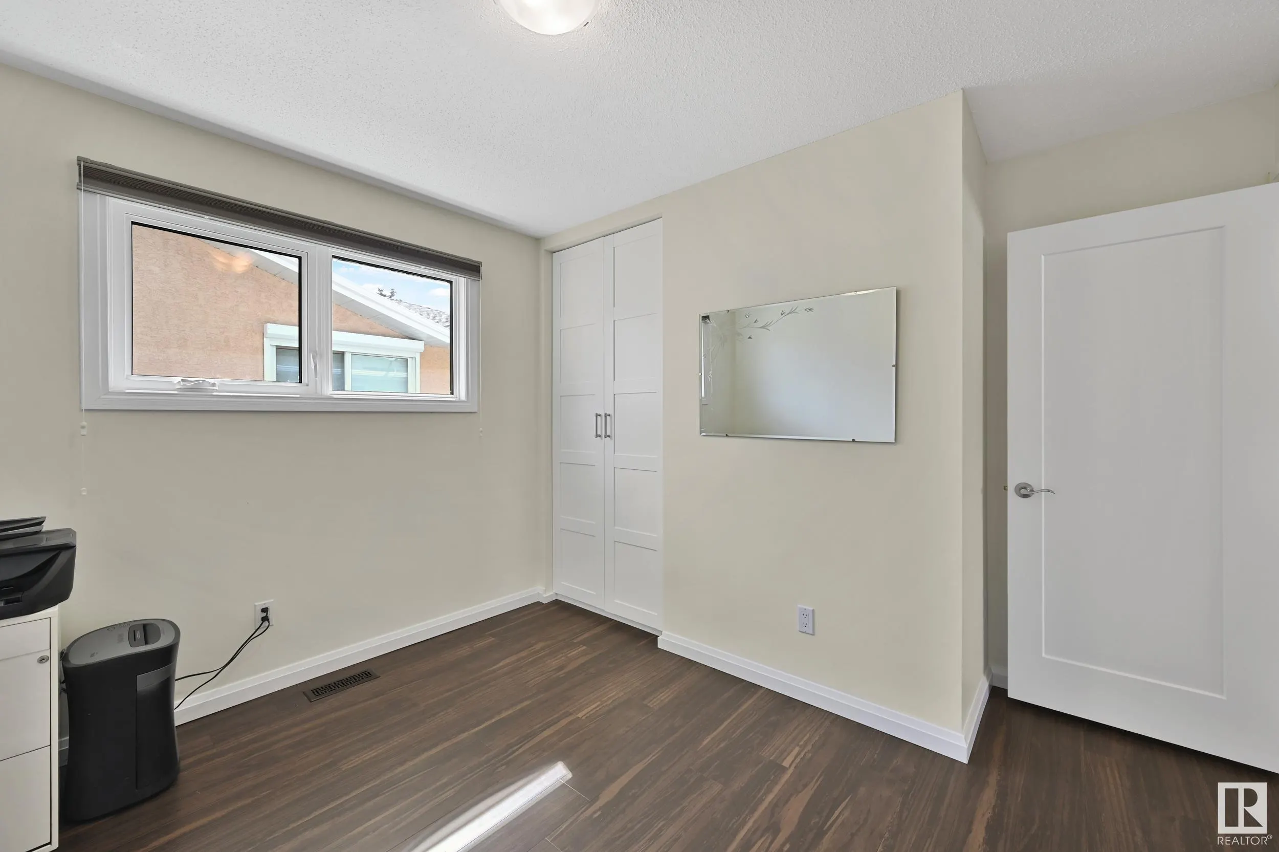 26 GLACIER Crescent