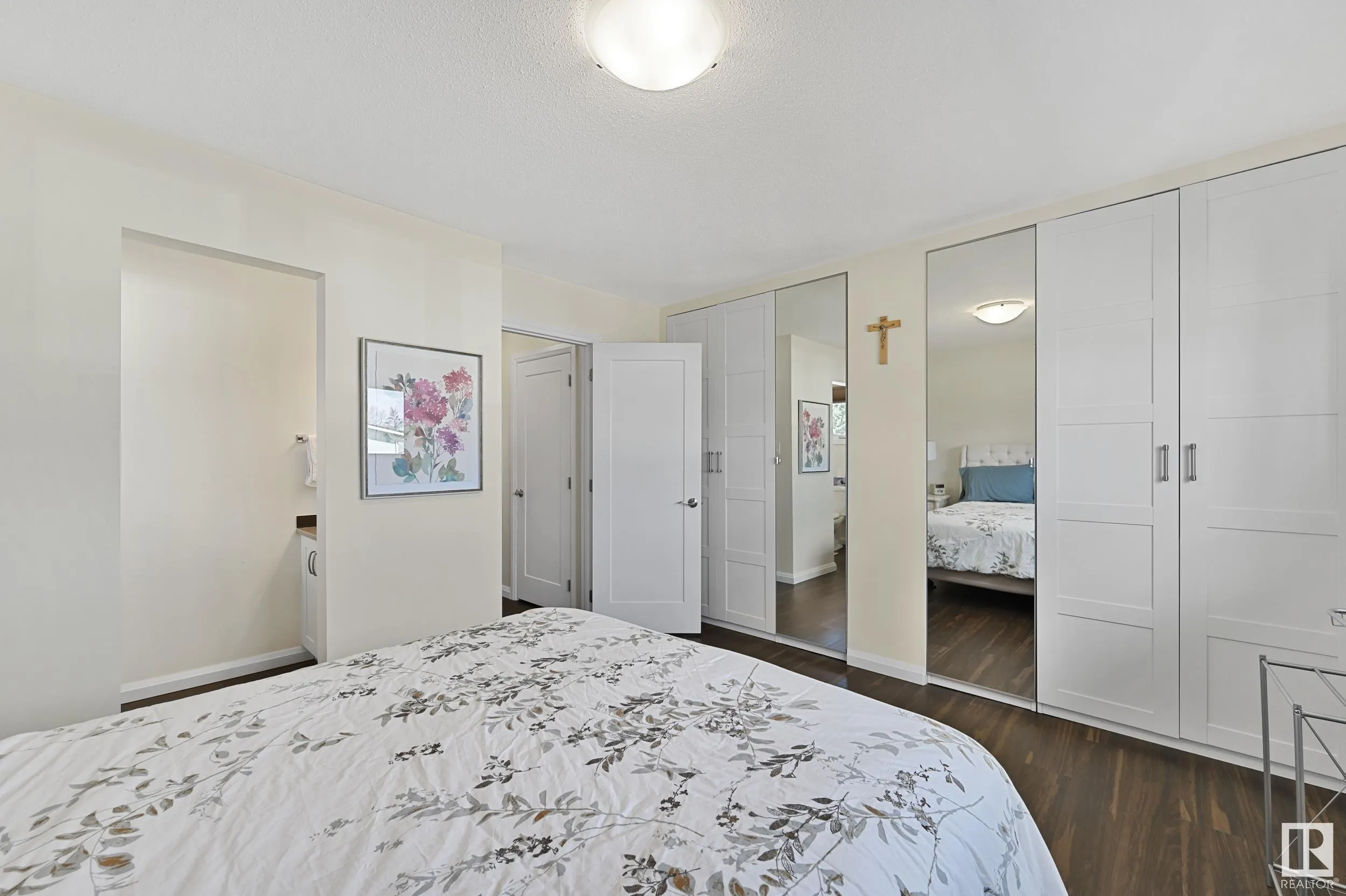 26 GLACIER Crescent