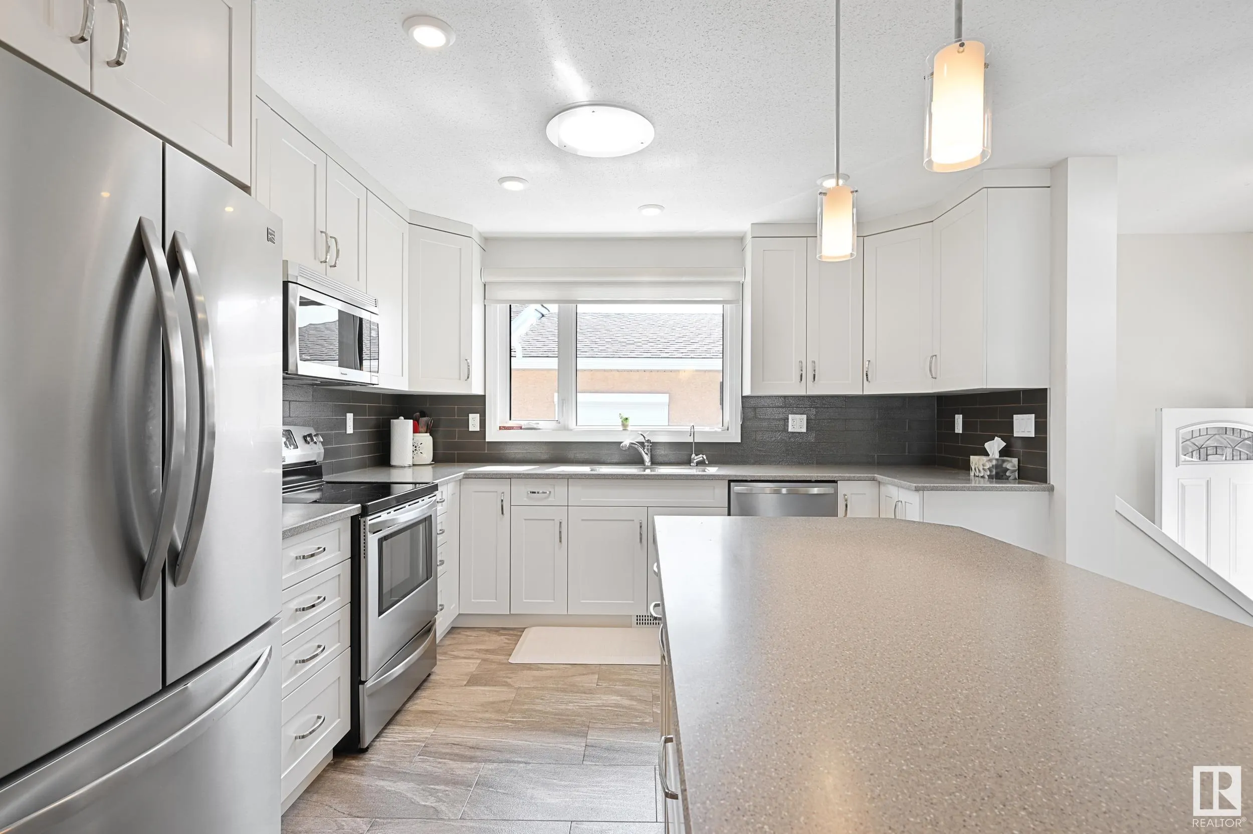 26 GLACIER Crescent