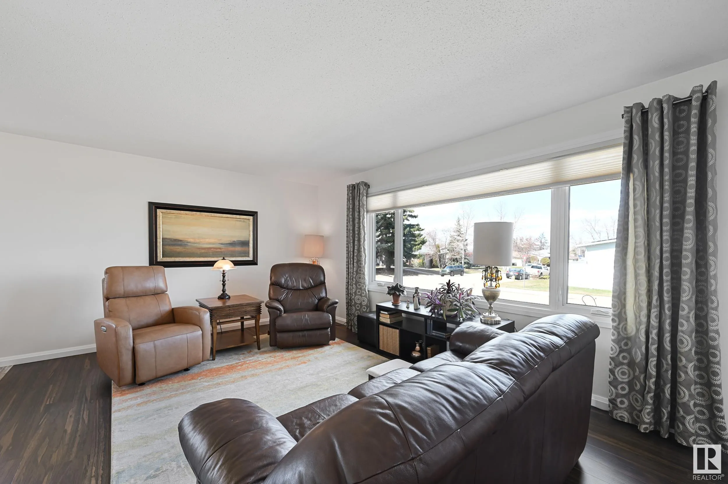 26 GLACIER Crescent
