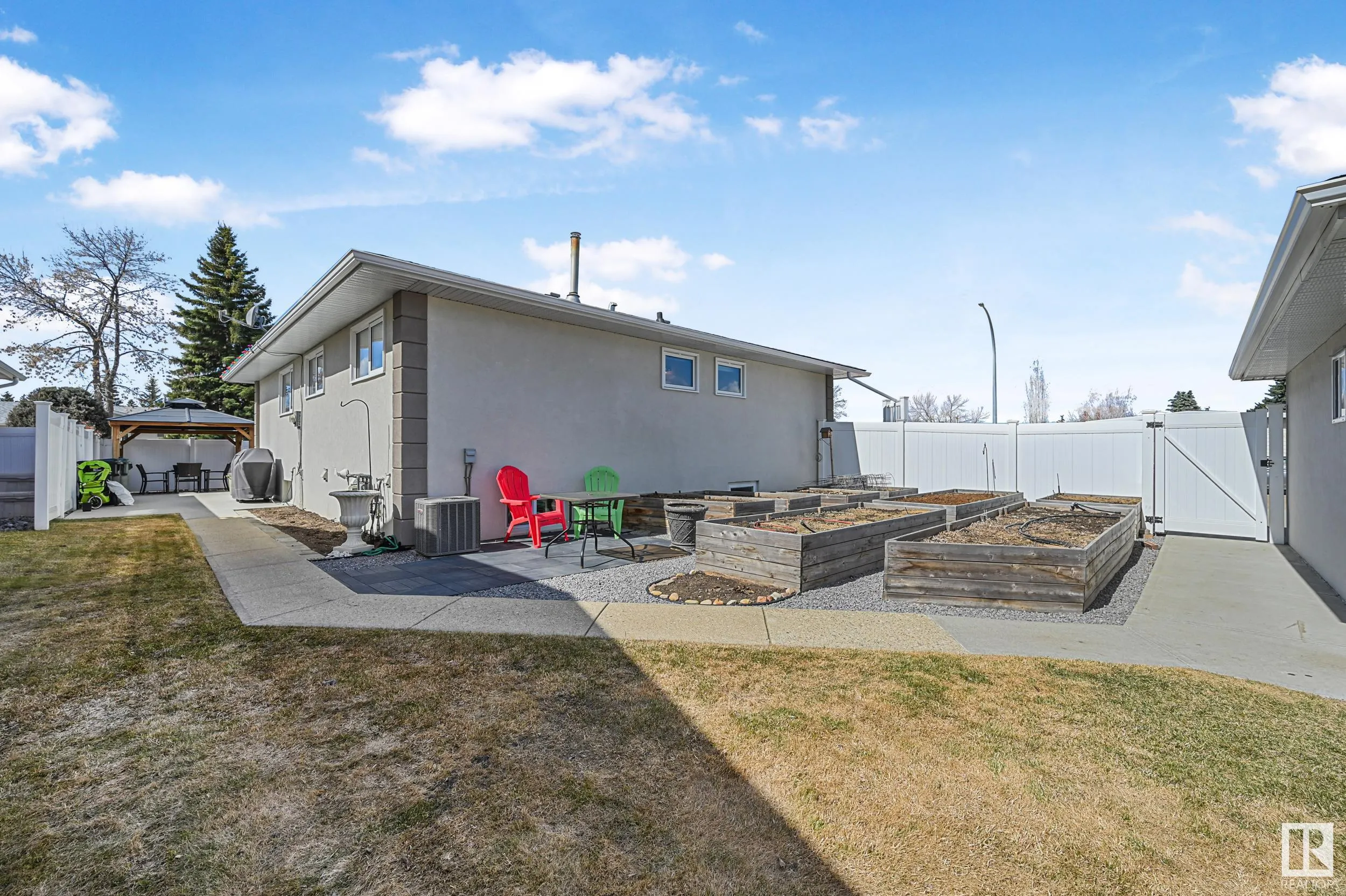26 GLACIER Crescent