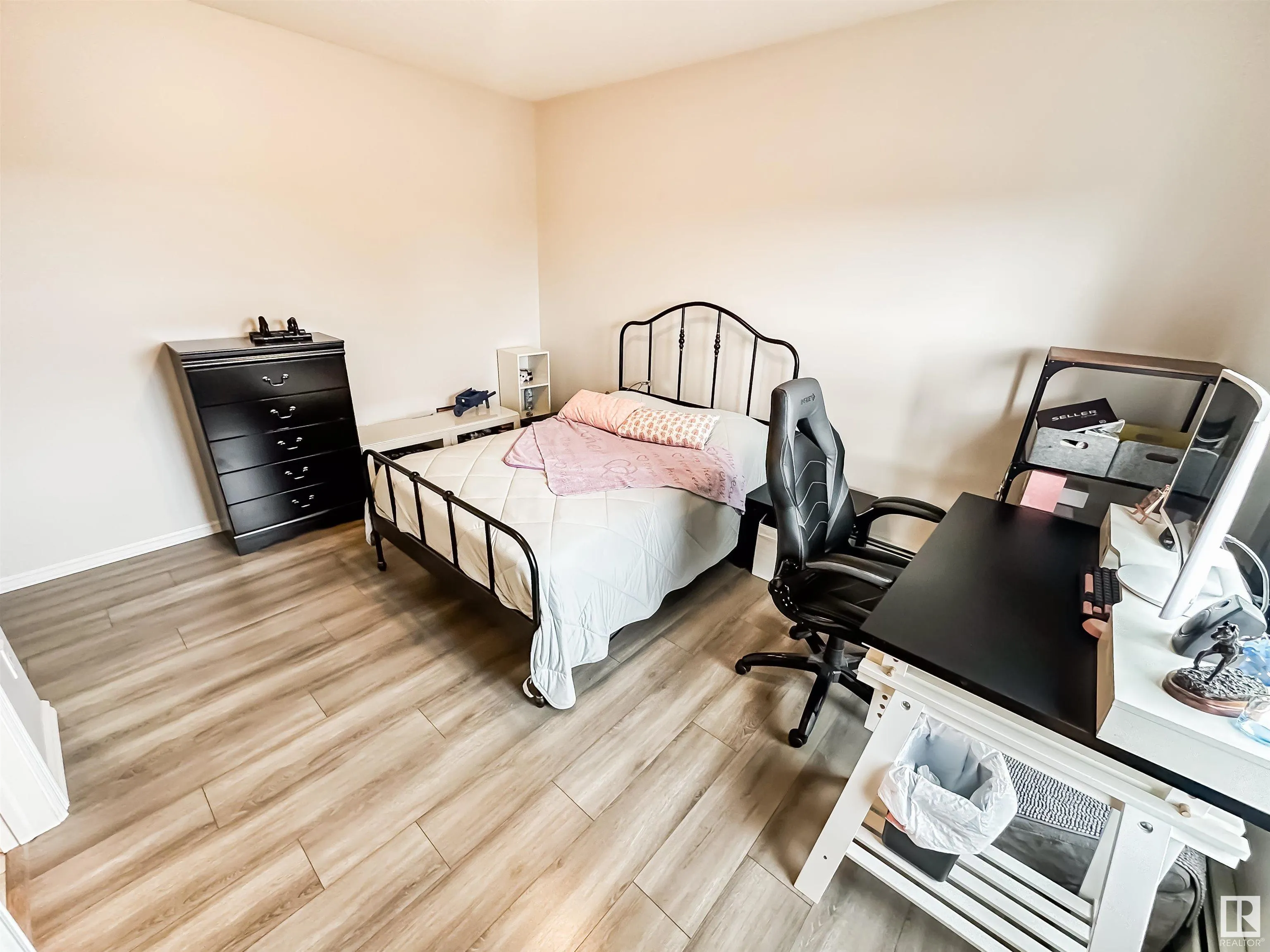 226 MACEWAN Road