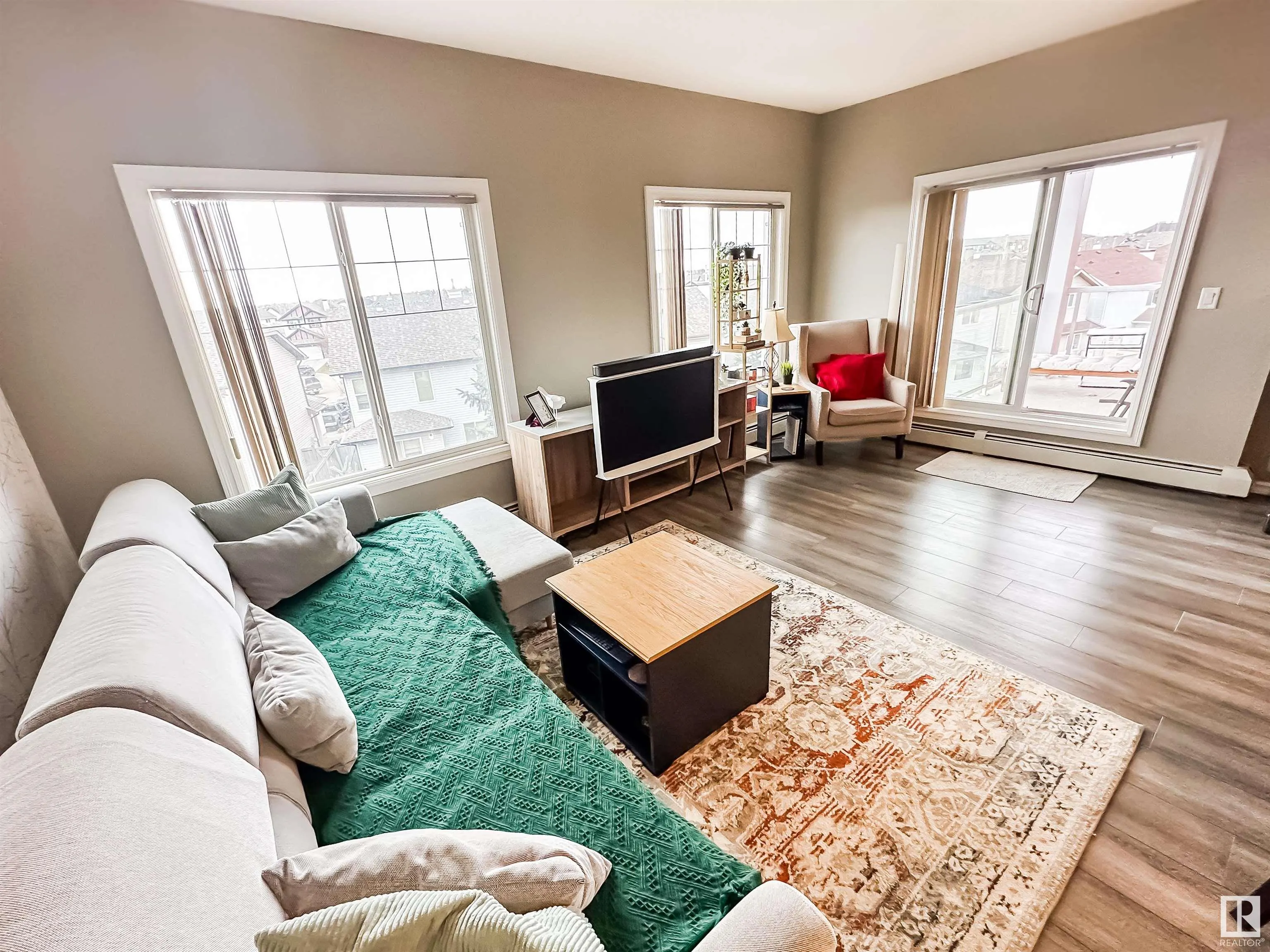 226 MACEWAN Road