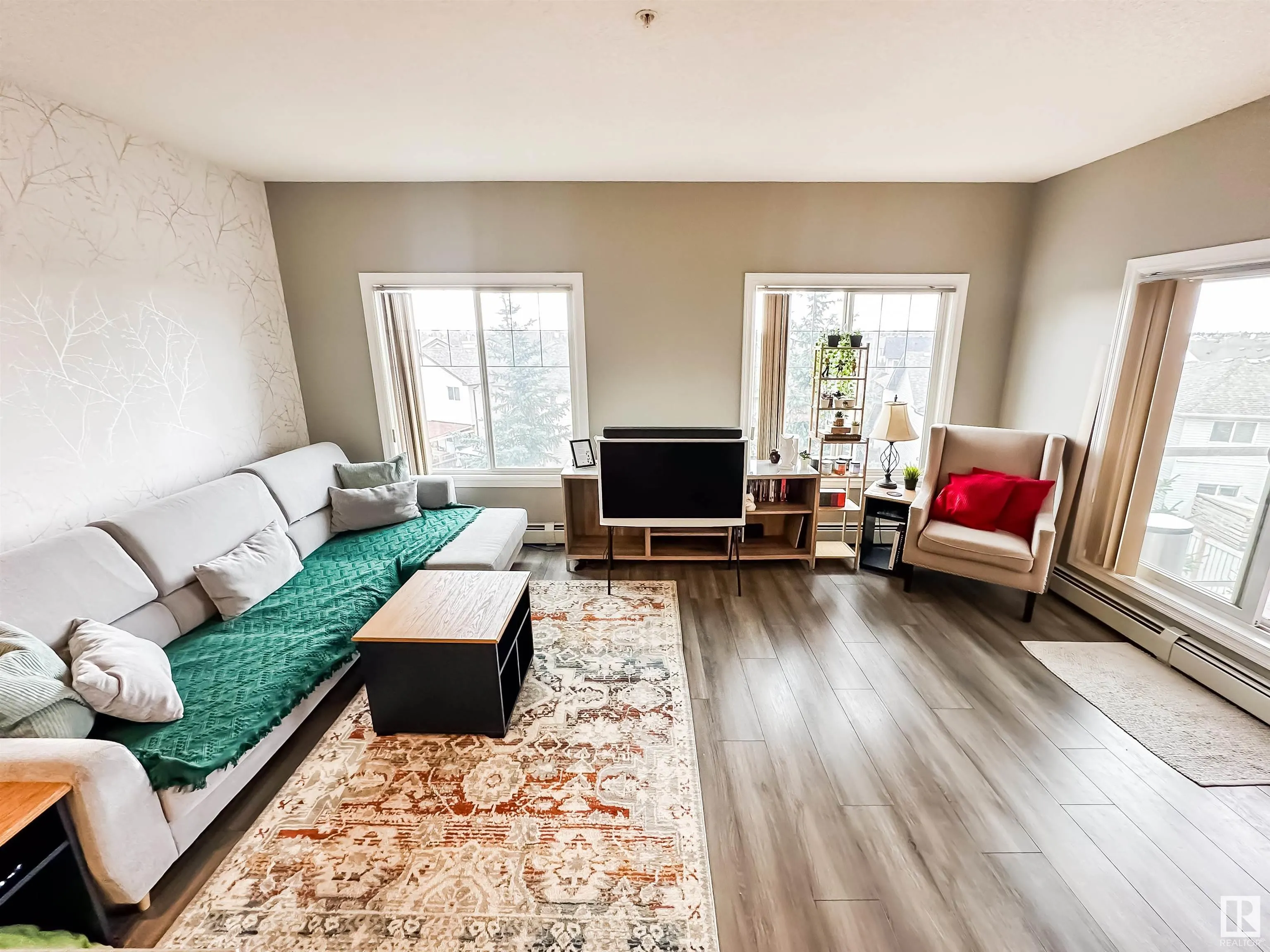 226 MACEWAN Road