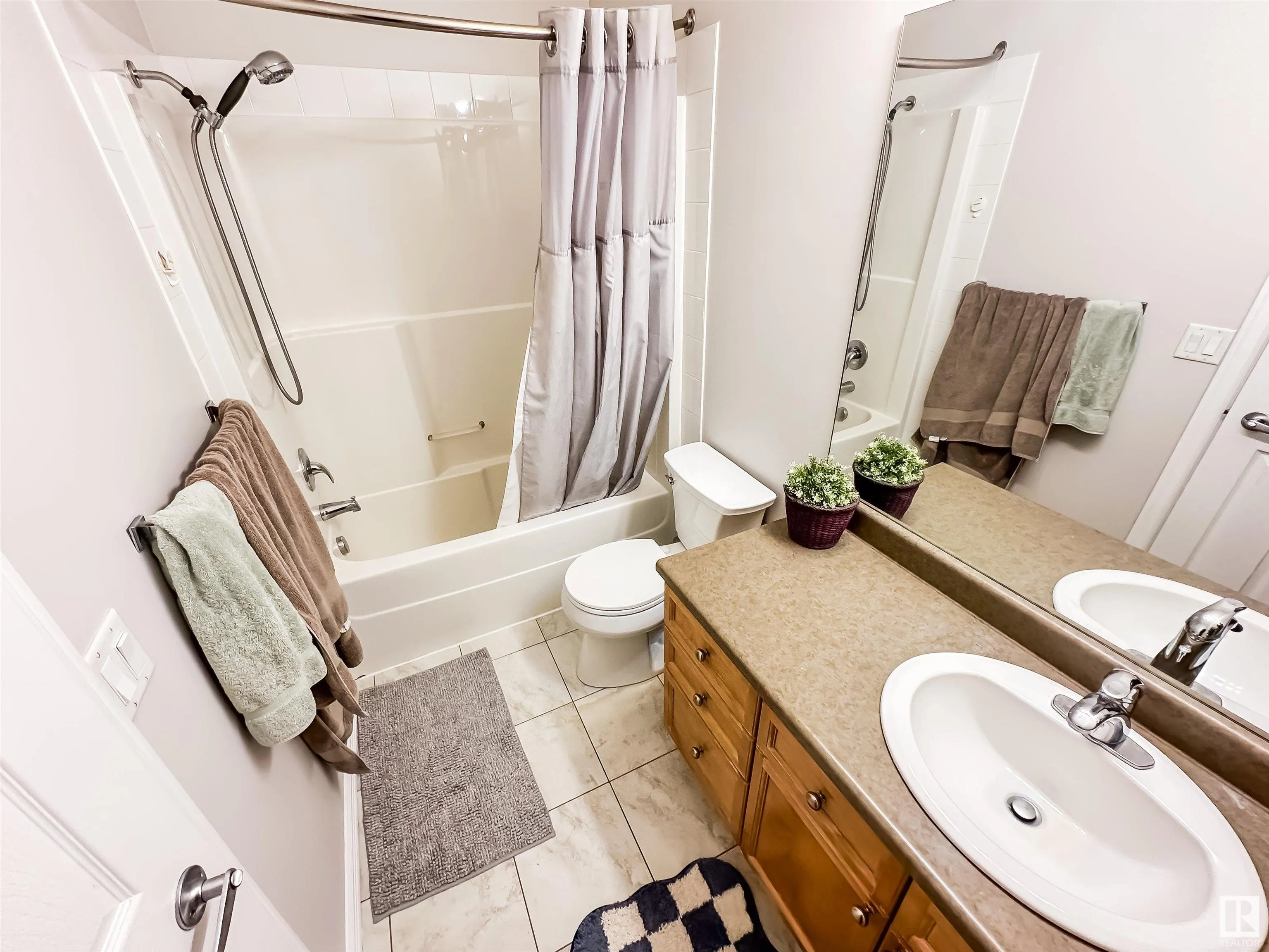 226 MACEWAN Road