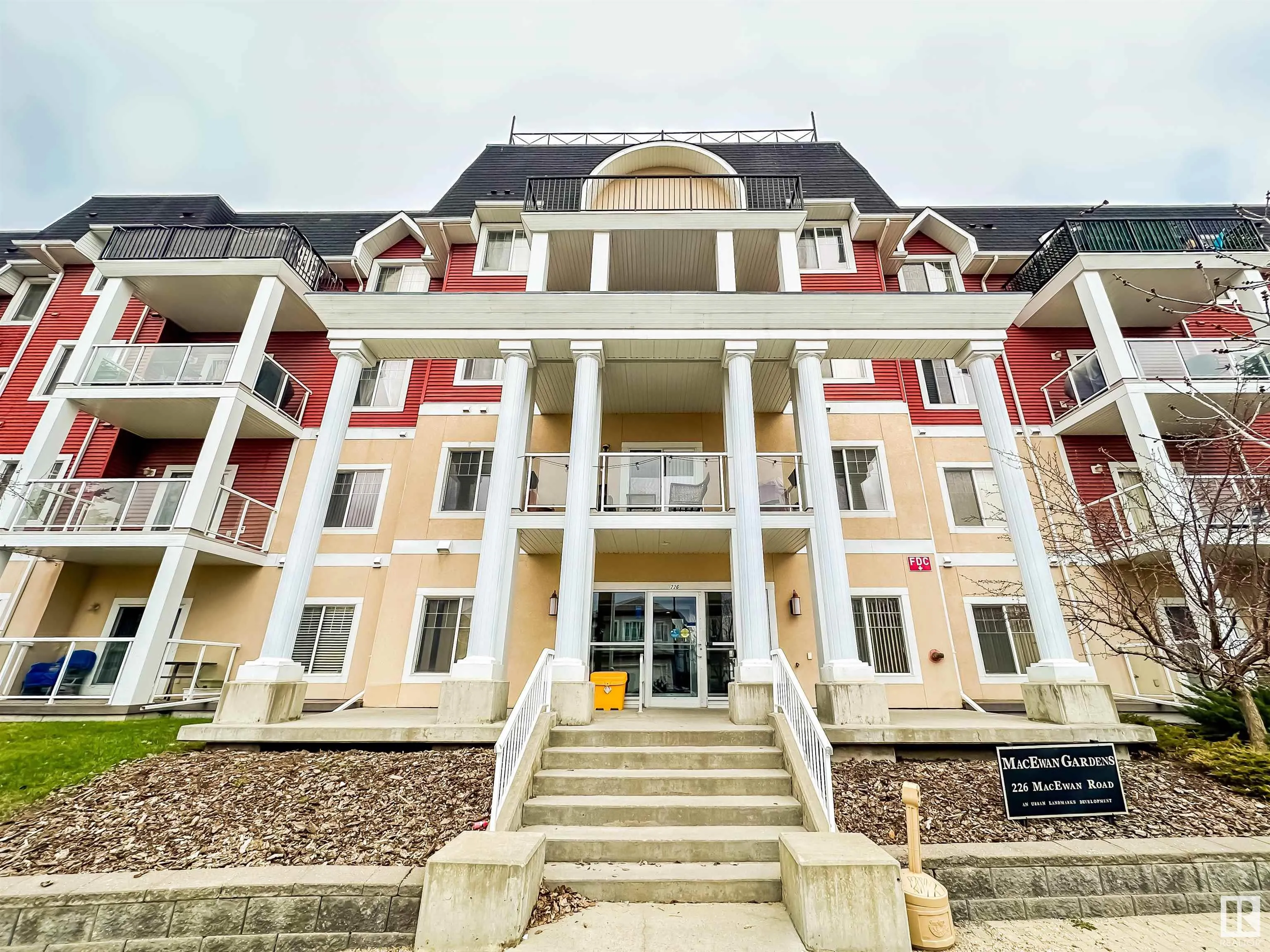 226 MACEWAN Road