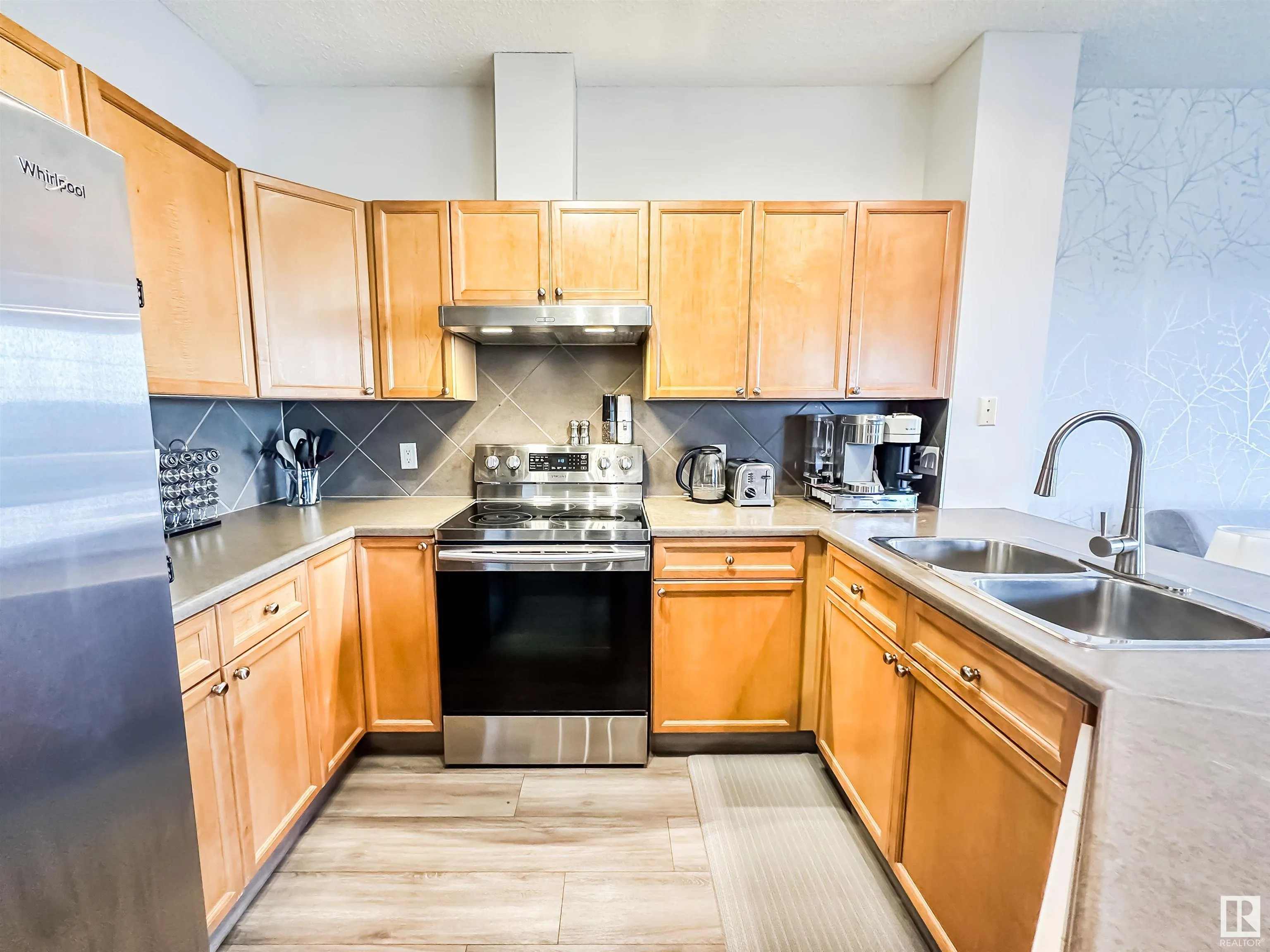 226 MACEWAN Road