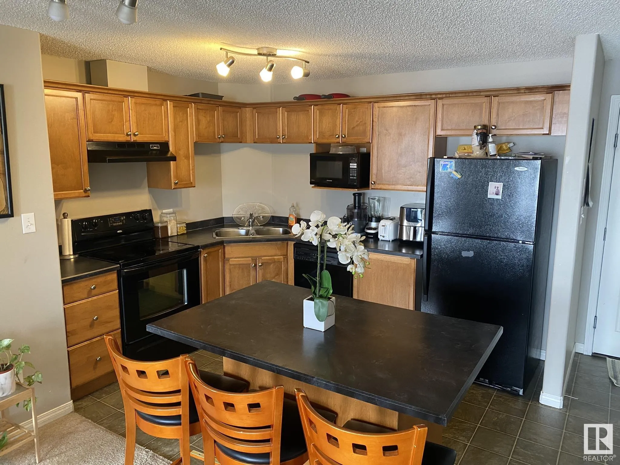 320 CLAREVIEW STATION Drive