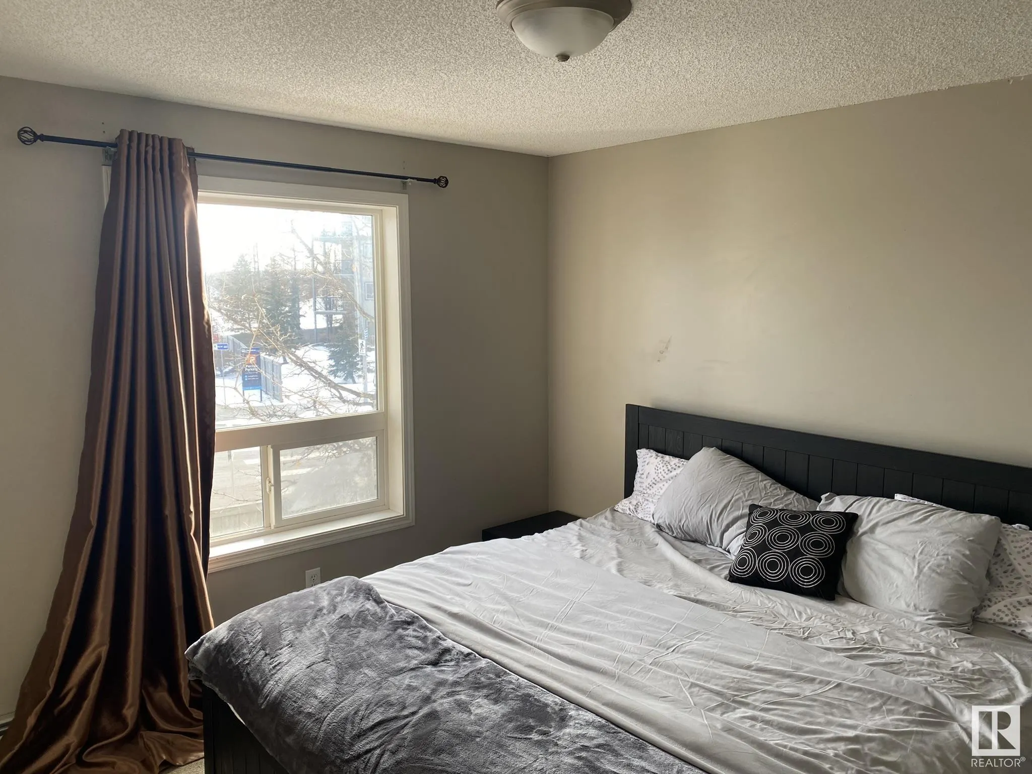 320 CLAREVIEW STATION Drive