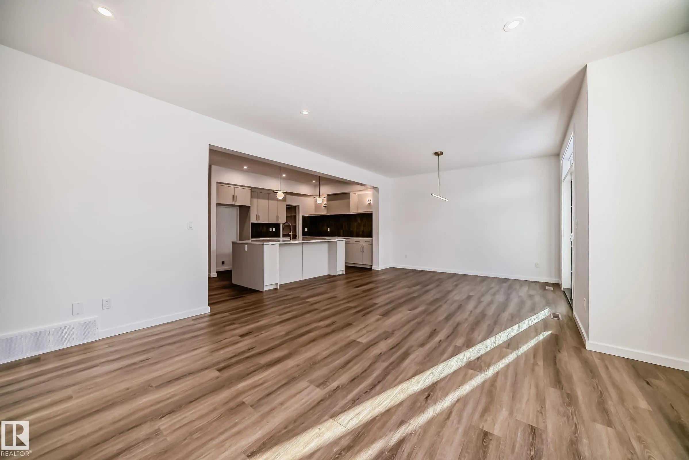 1362 AINSLIE Wynd