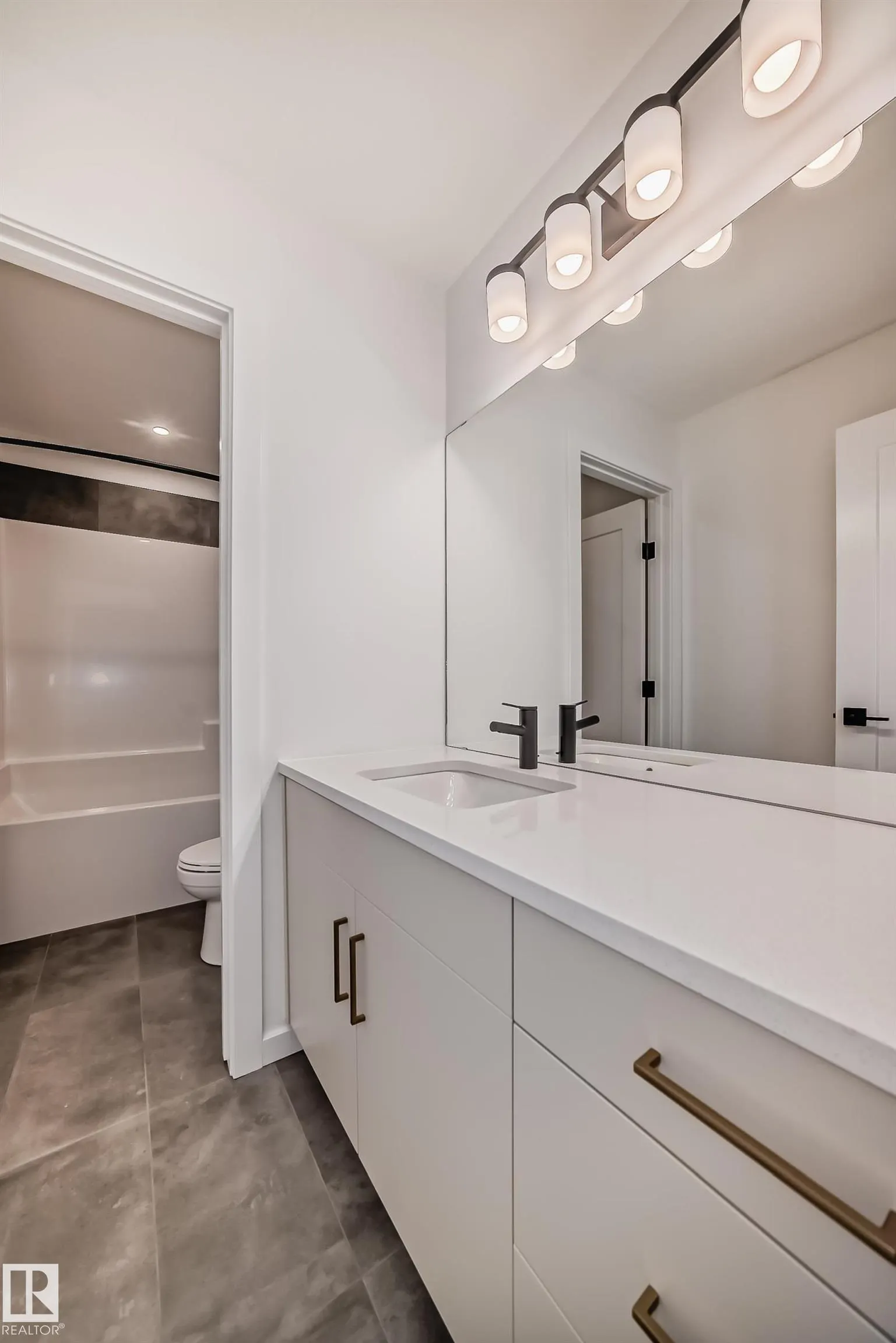 1362 AINSLIE Wynd