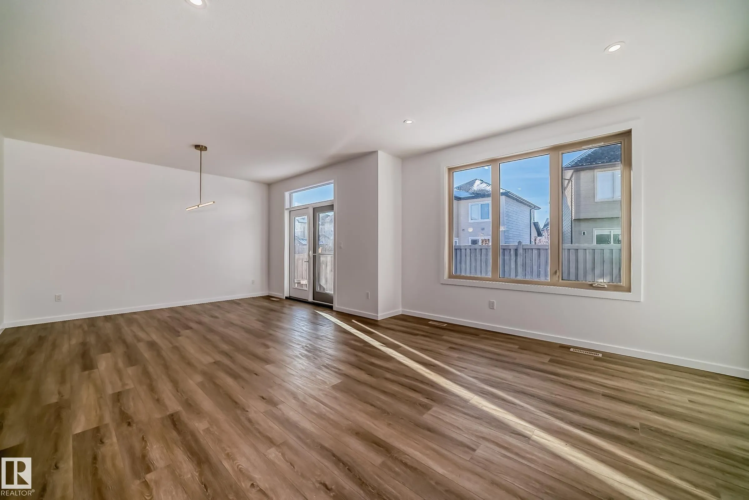 1362 AINSLIE Wynd