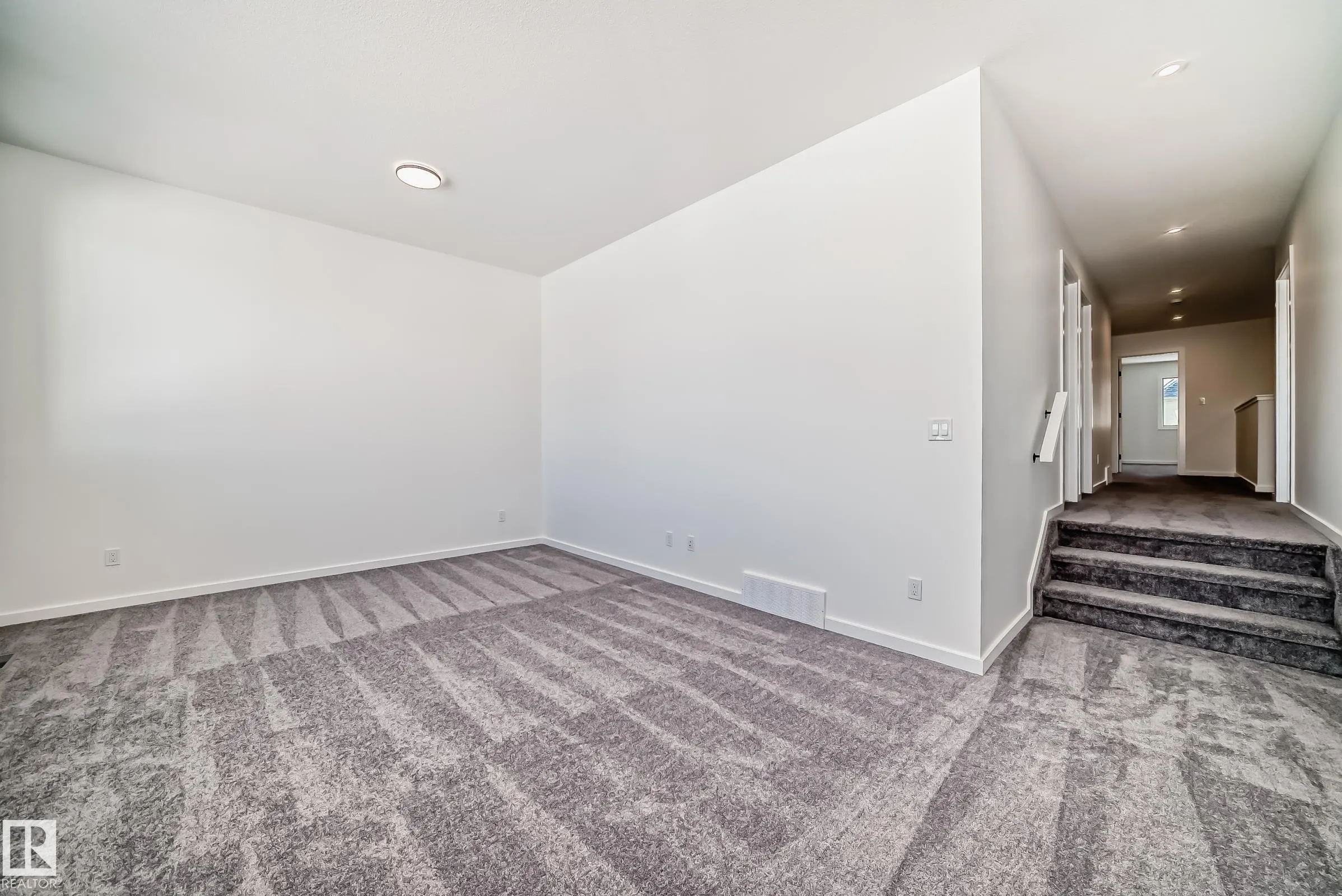 1362 AINSLIE Wynd