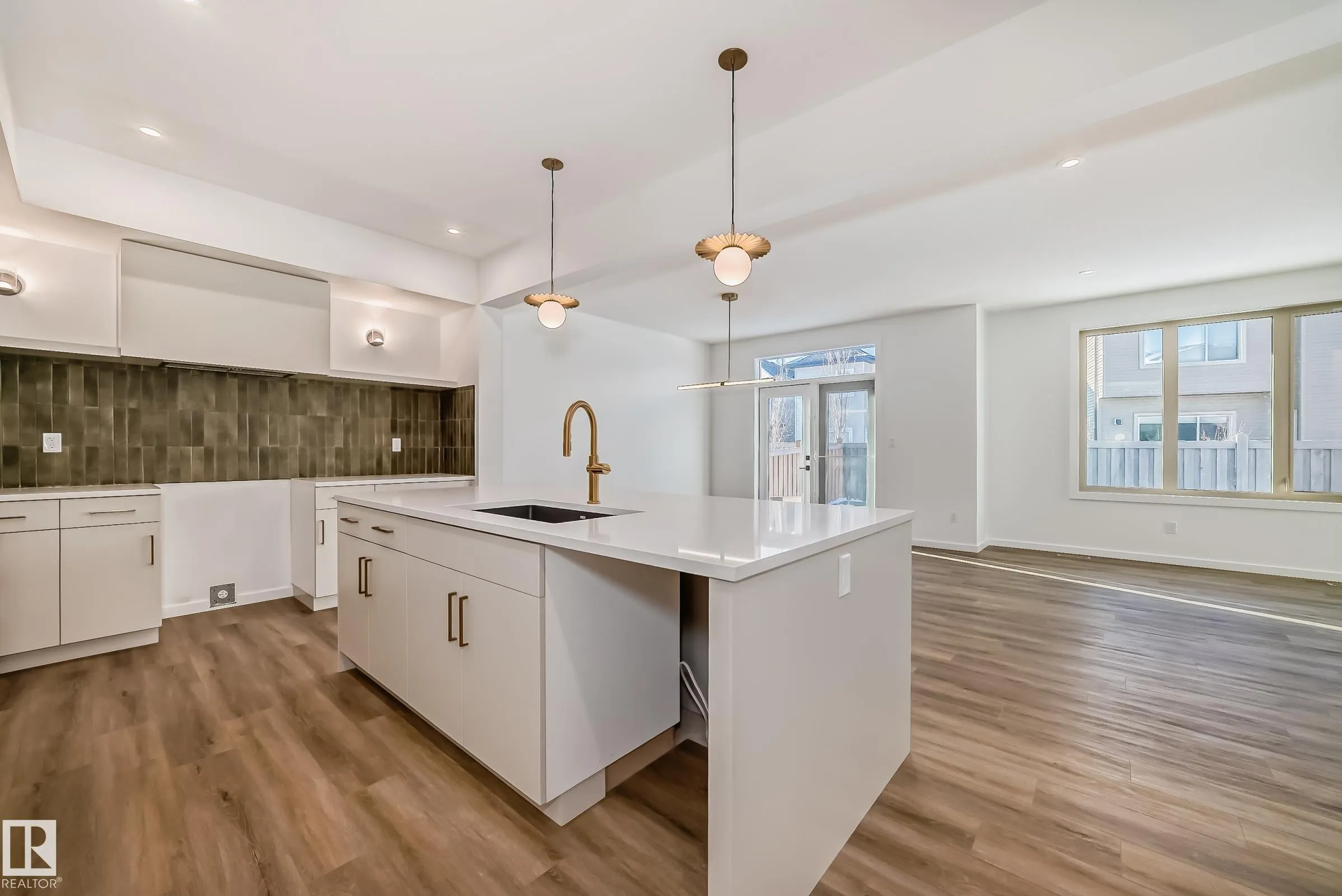 1362 AINSLIE Wynd