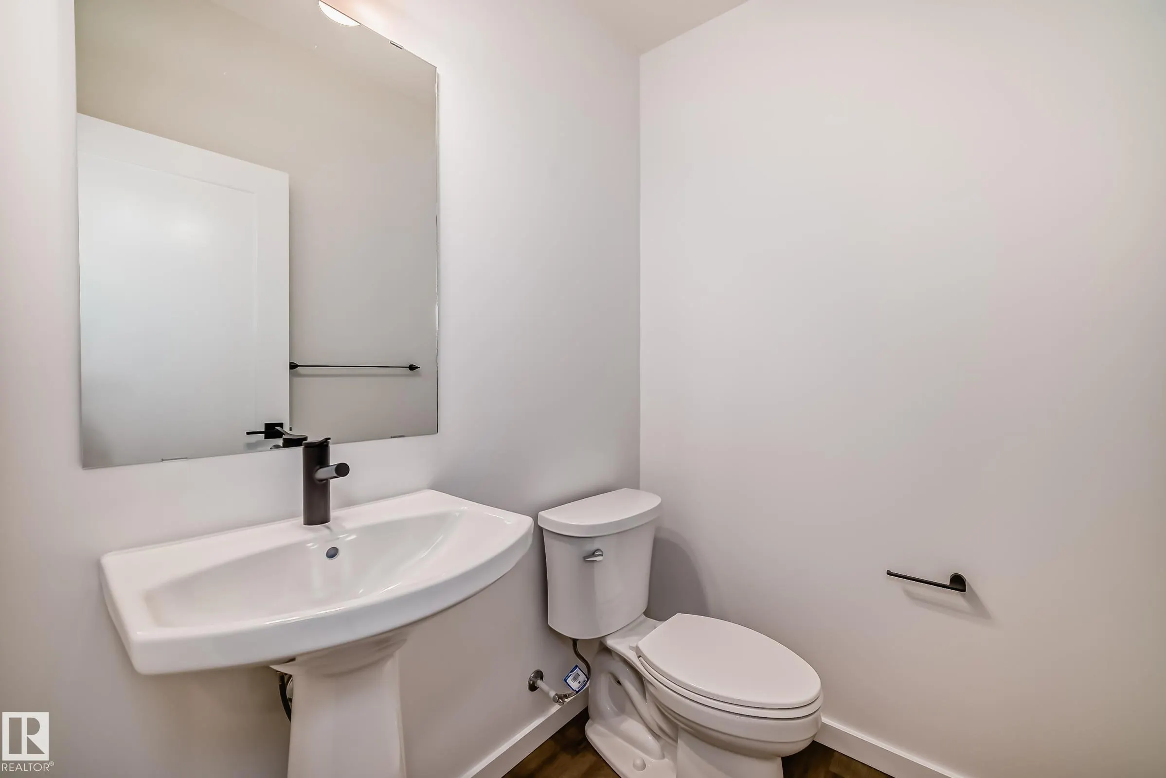 1362 AINSLIE Wynd